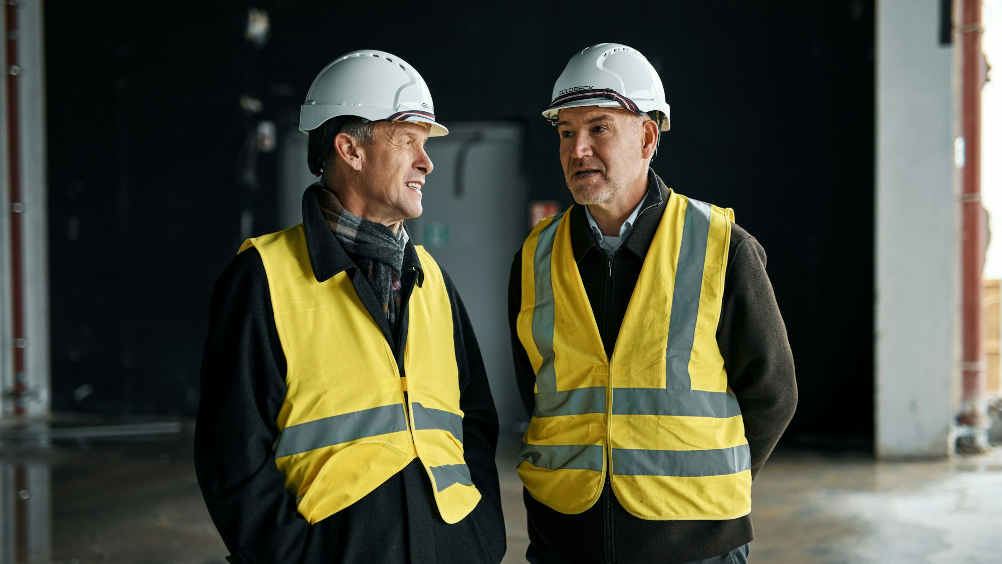 Die Verantwortlichen Gerald Beck und Jens Nagel (r., Foto Mitte) beim Baustellenrundgang.