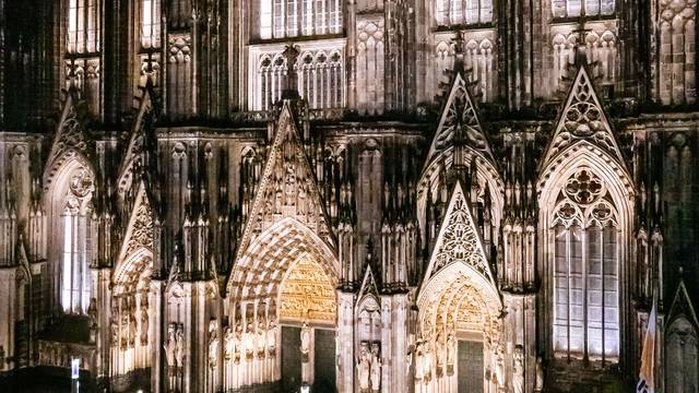 Neue Lichtinstallation am Kölner Dom