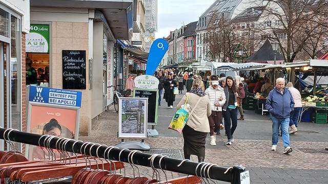 Handel und Innenstädte seien unter Druck, berichtet die Industrie- und Handelskammer, man spüre Kaufzurückhaltung.