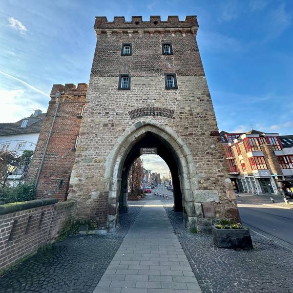 Zu sehen ist das Bonner Tor in Erftstadt.