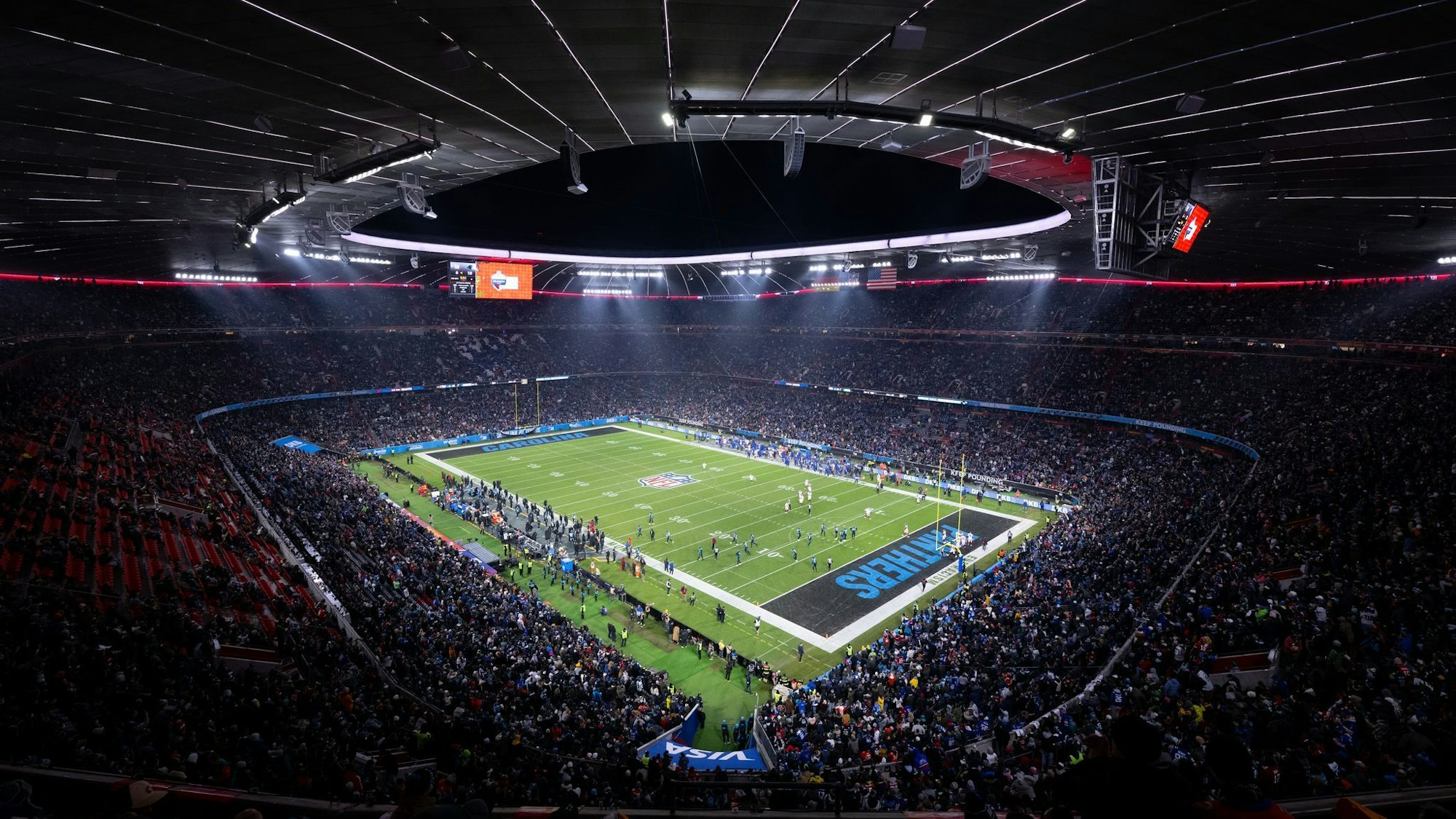 Die NFL kehrt 2026 wieder mit einem Gastspiel in die Münchner Allianz Arena zurück. Foto: Sven Hoppe/dpa (Archivbild)