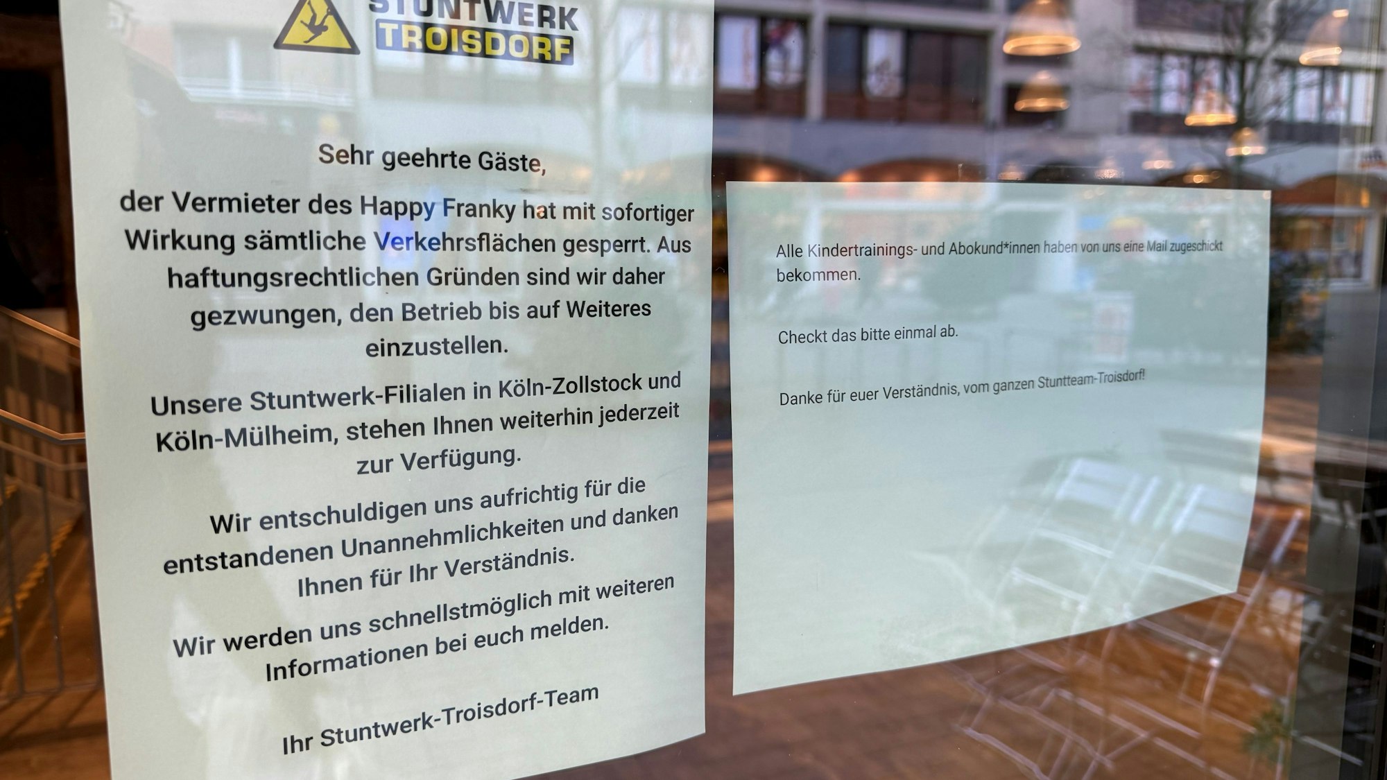 Ein Aushang an die Gäste einer Kletterhalle.