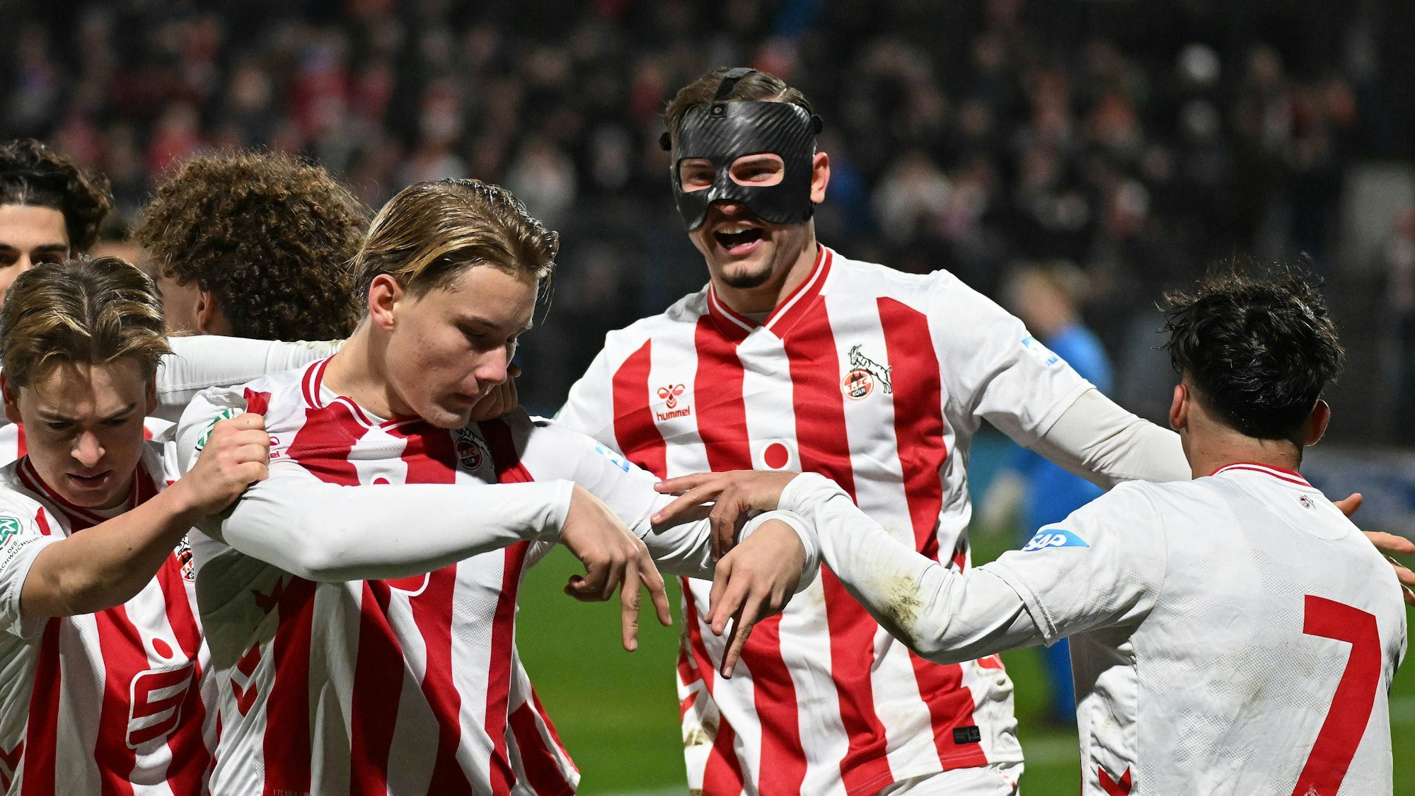 Nach dem Gewinn der Deutschen Meisterschaft sorgt die U19 des 1. FC Köln auch auf europäischer Bühne für Furore.