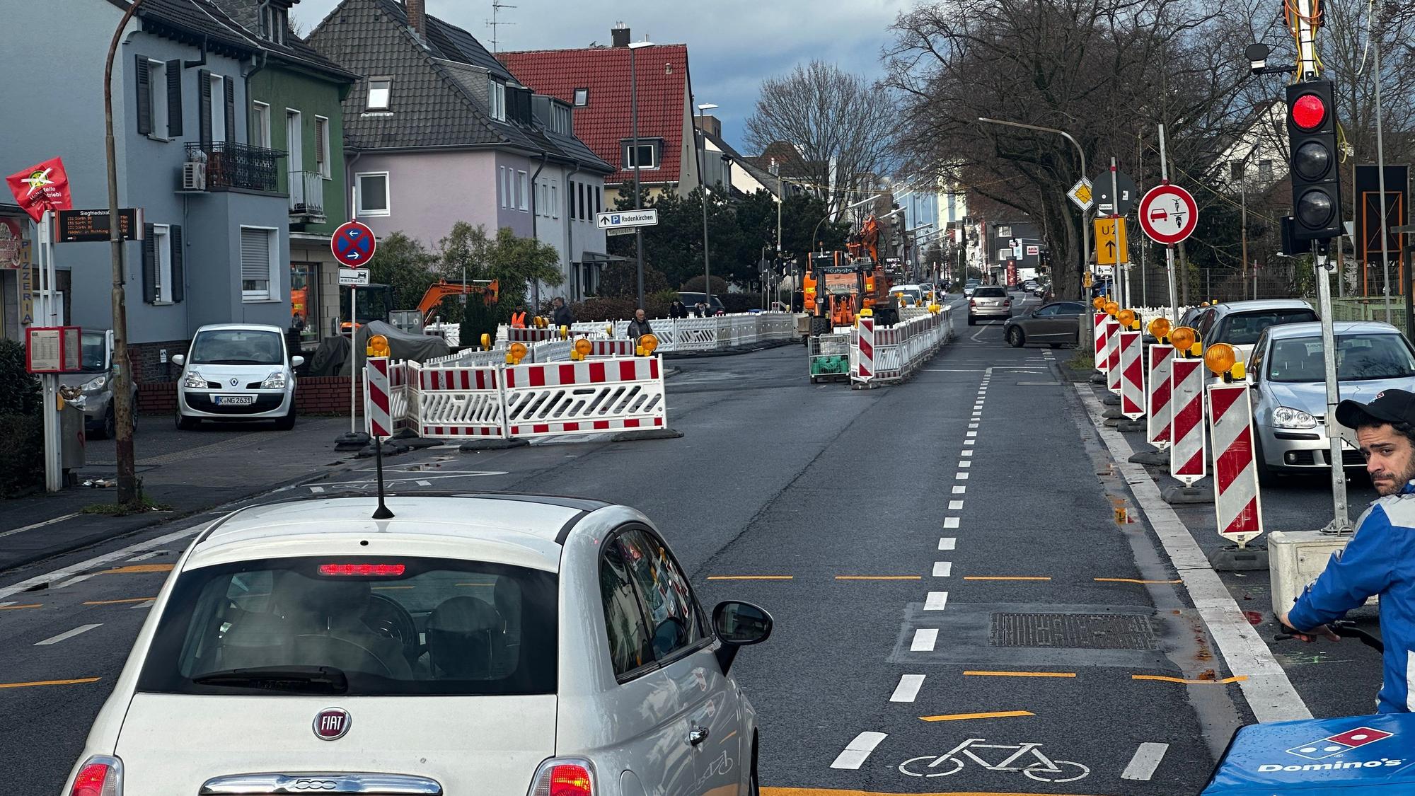 Staus und Baken bestimmen den Verkehr im Kölner Süden