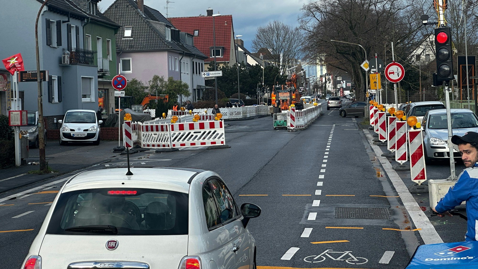 Staus und Baken bestimmen den Verkehr im Kölner Süden