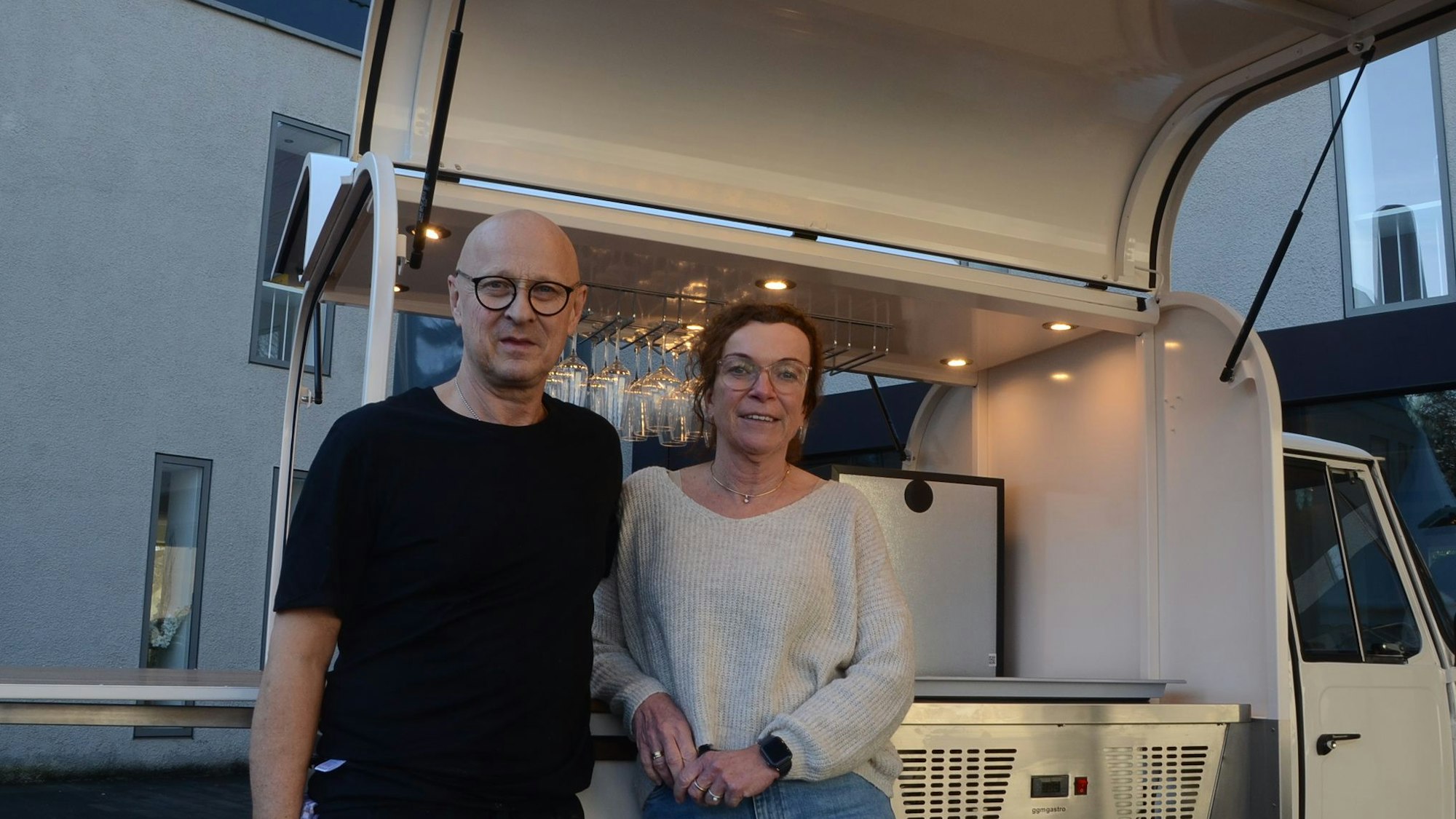 Vor wenigen Wochen habe Alexander und Petra Adscheid das Restaurant Hof Wissem in der gleichnamigen Burg eröffnet.