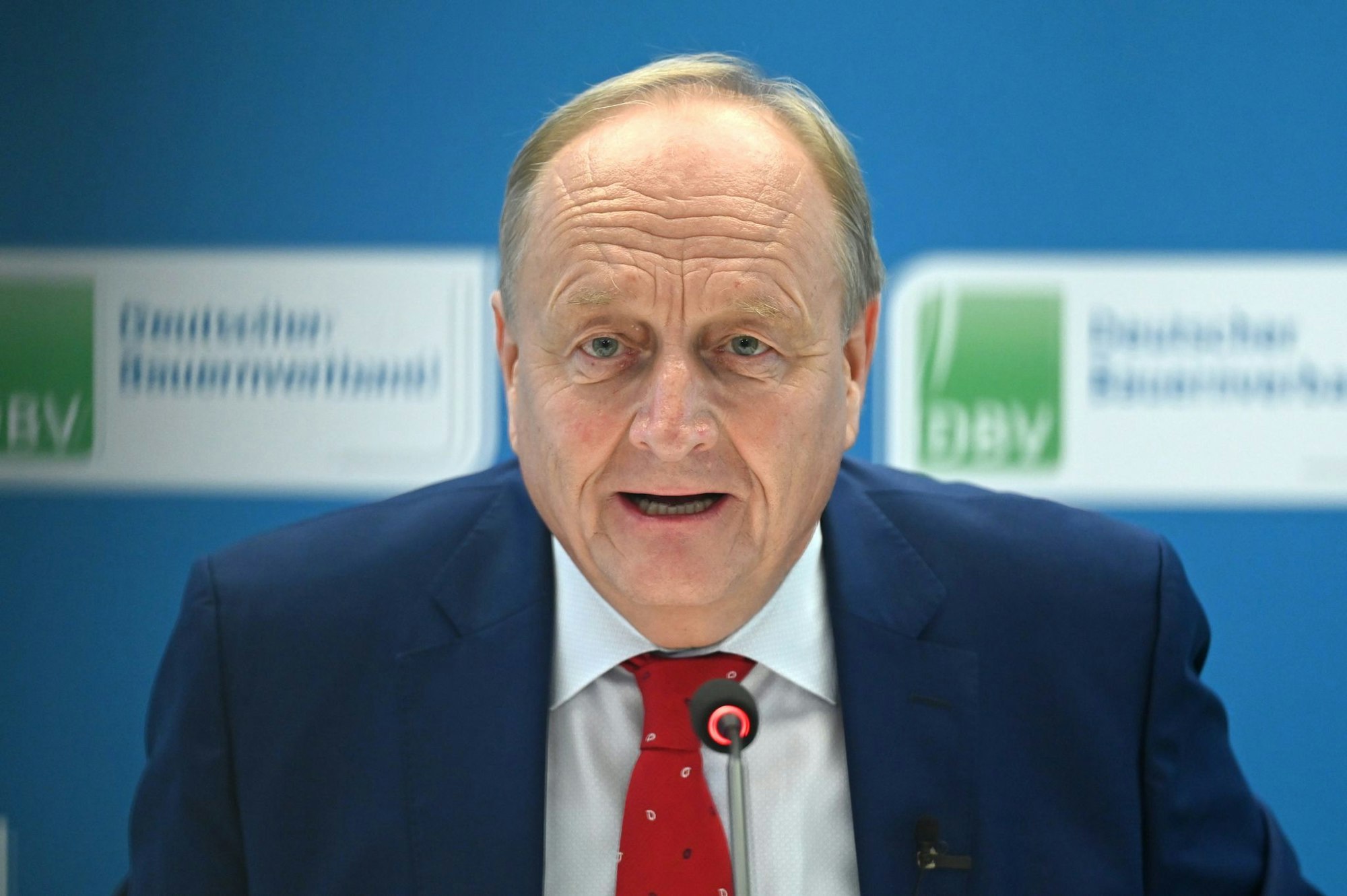 Bauernpräsident Joachim Rukwied sagte in Berlin: «Der Motor stottert weiter.»