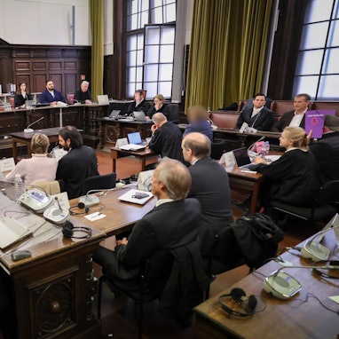 Die Beteiligten am Prozess gegen Christina Block und sechs Mitangeklagte hören den zweiten Tag in Folge die Aussage des mutmaßlichen Chefs der Entführer.