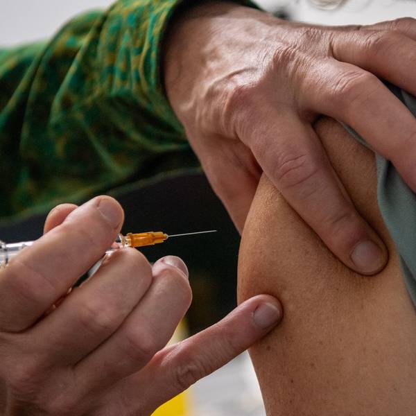 Eine Grippeschutzimpfung kann auch jetzt noch sinnvoll vor schweren Influenza-Verläufen schützen.