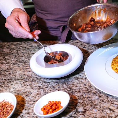 Sternekoch Dennis Kuckuck verrät sein Lieblingsrezept für Boeuf Bourguignon. Dazu gibt es Rösti.