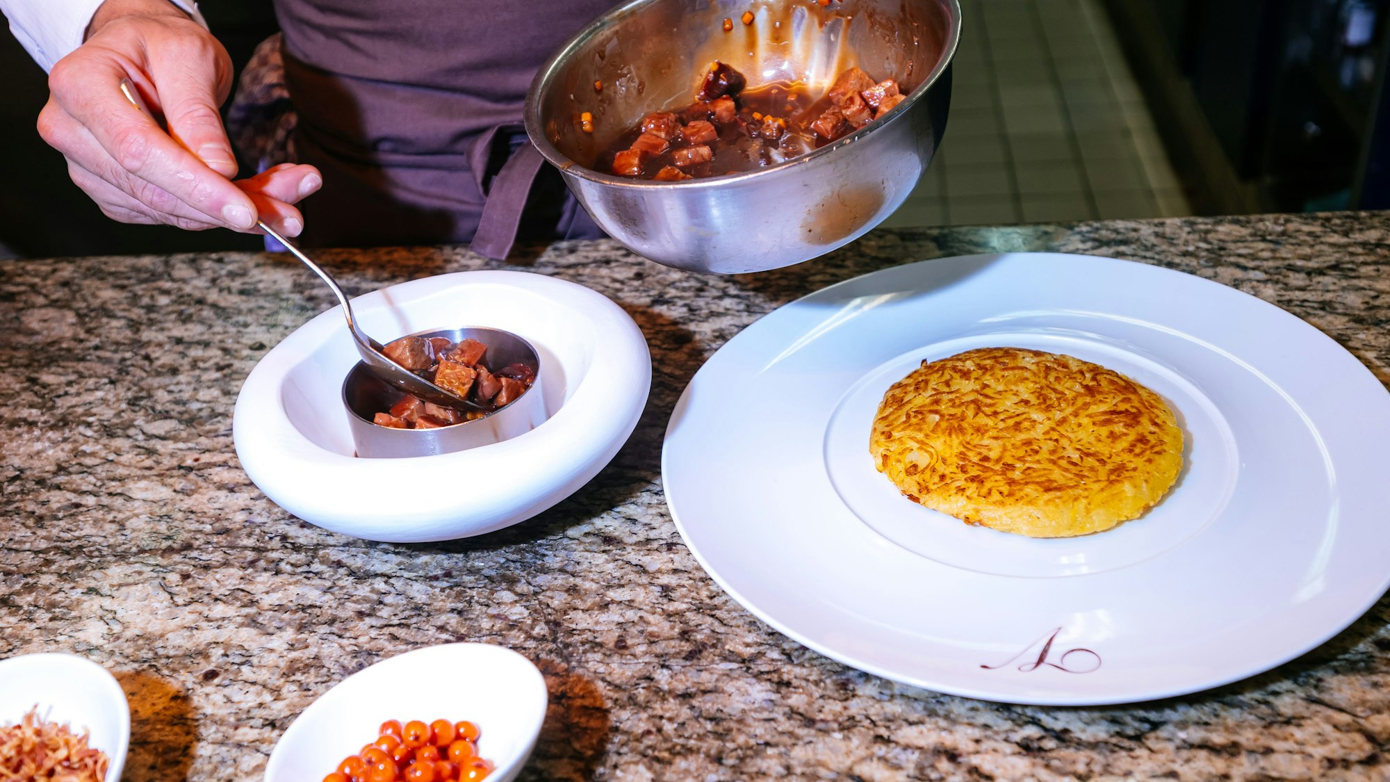 Sternekoch Dennis Kuckuck verrät sein Lieblingsrezept für Boeuf Bourguignon. Dazu gibt es Rösti.