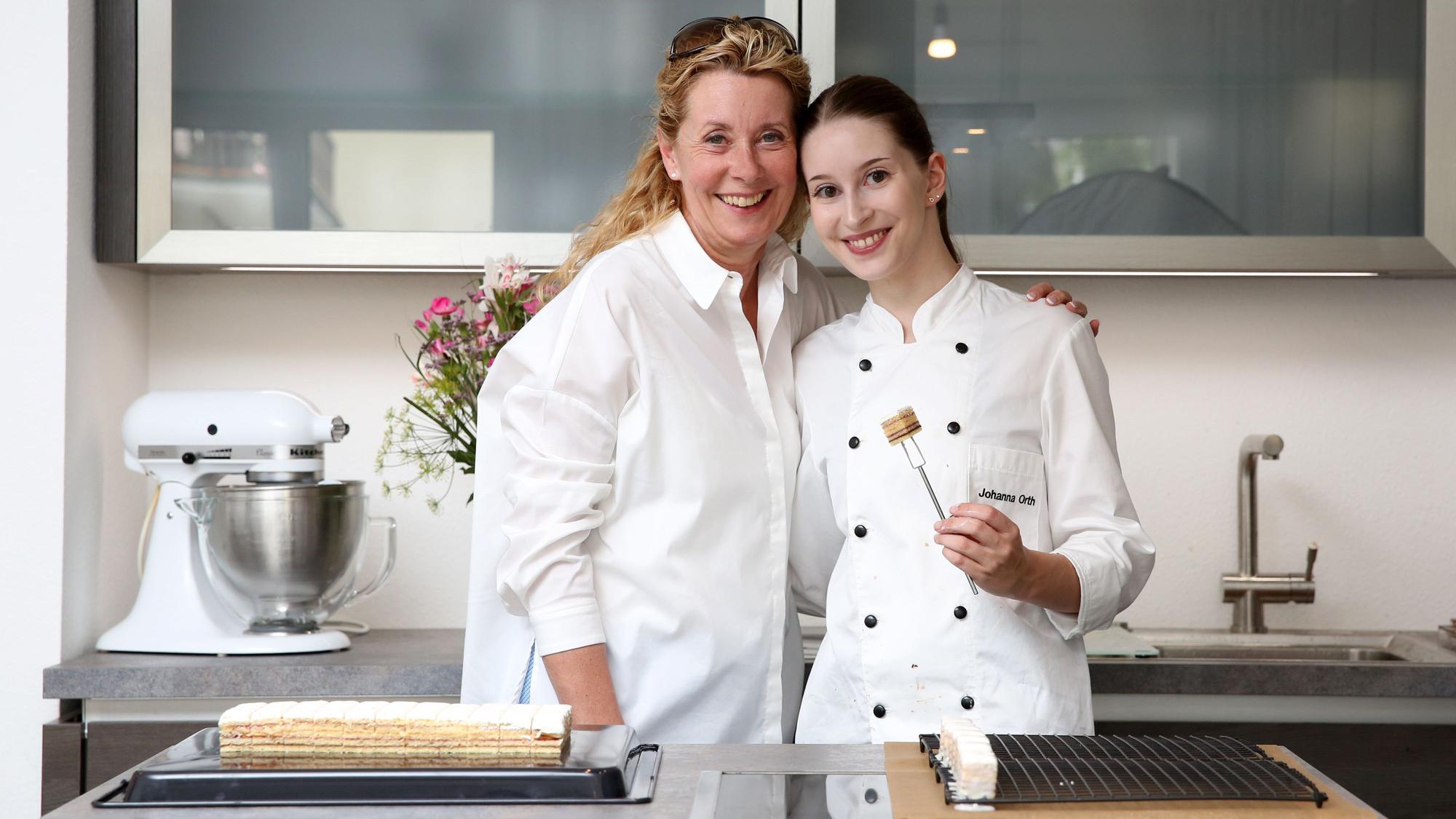 Johanna Orth mit Mutter Inka