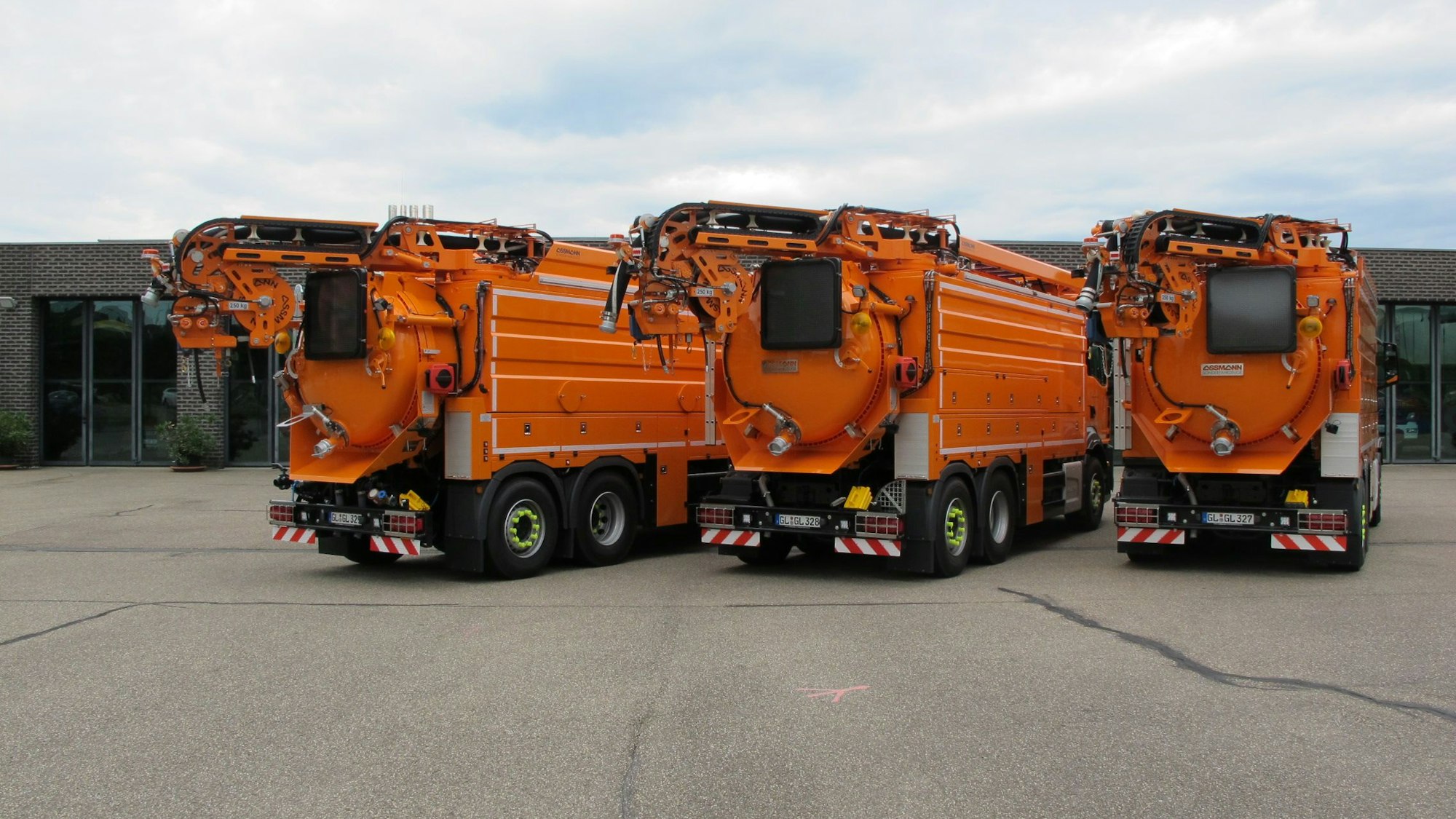 Das Foto zeigt den Fuhrpark des Abwasserwerks