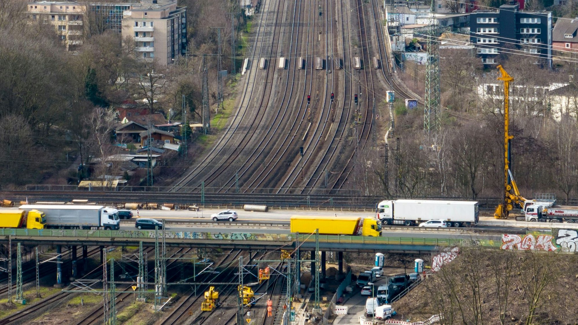 Bauarbeiten am Autobahnkreuz-Kaiserberg führen zu wochenlangen Sperrungen der Strecke Duisburg-Essen. (Archivbild)