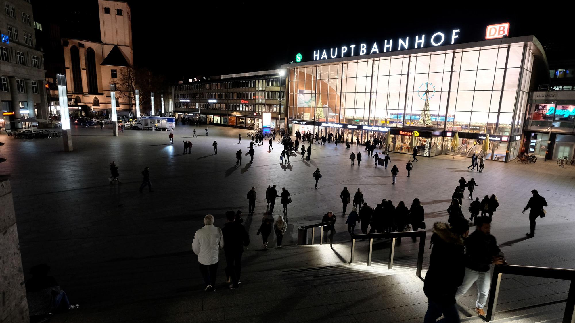 In der Silvesternacht 2015 fanden am Hauptbahnhof und vor dem Dom viele sexuelle Übergriffe statt. (Archivbild)