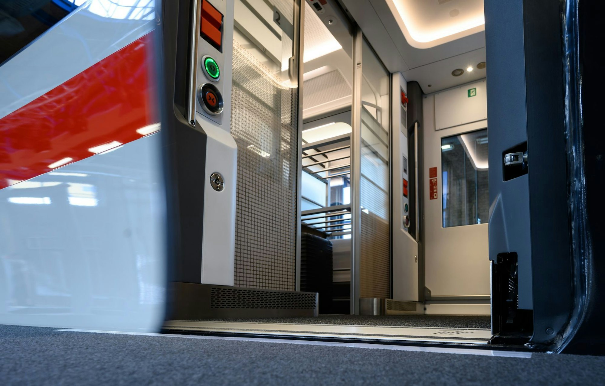 Barrierefreies einsteigen: Der neue ICE L fährt zwischen Köln und Berlin. (Archivbild)