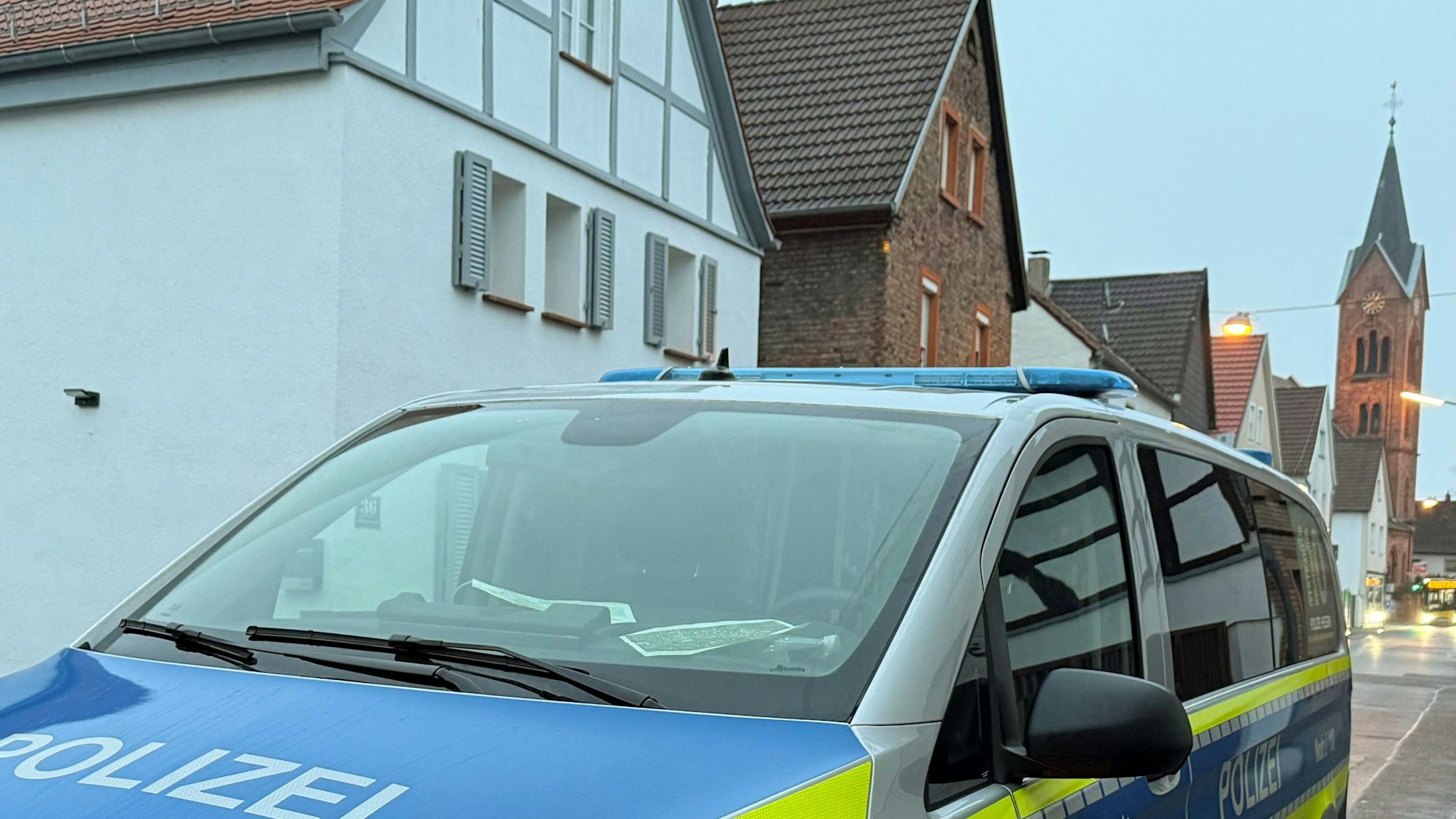 Polizei-Sperrung im Hanauer Stadtteil Klein-Auheim. Rund 4.500 Menschen mussten ihre Wohnungen und Häuser verlassen.