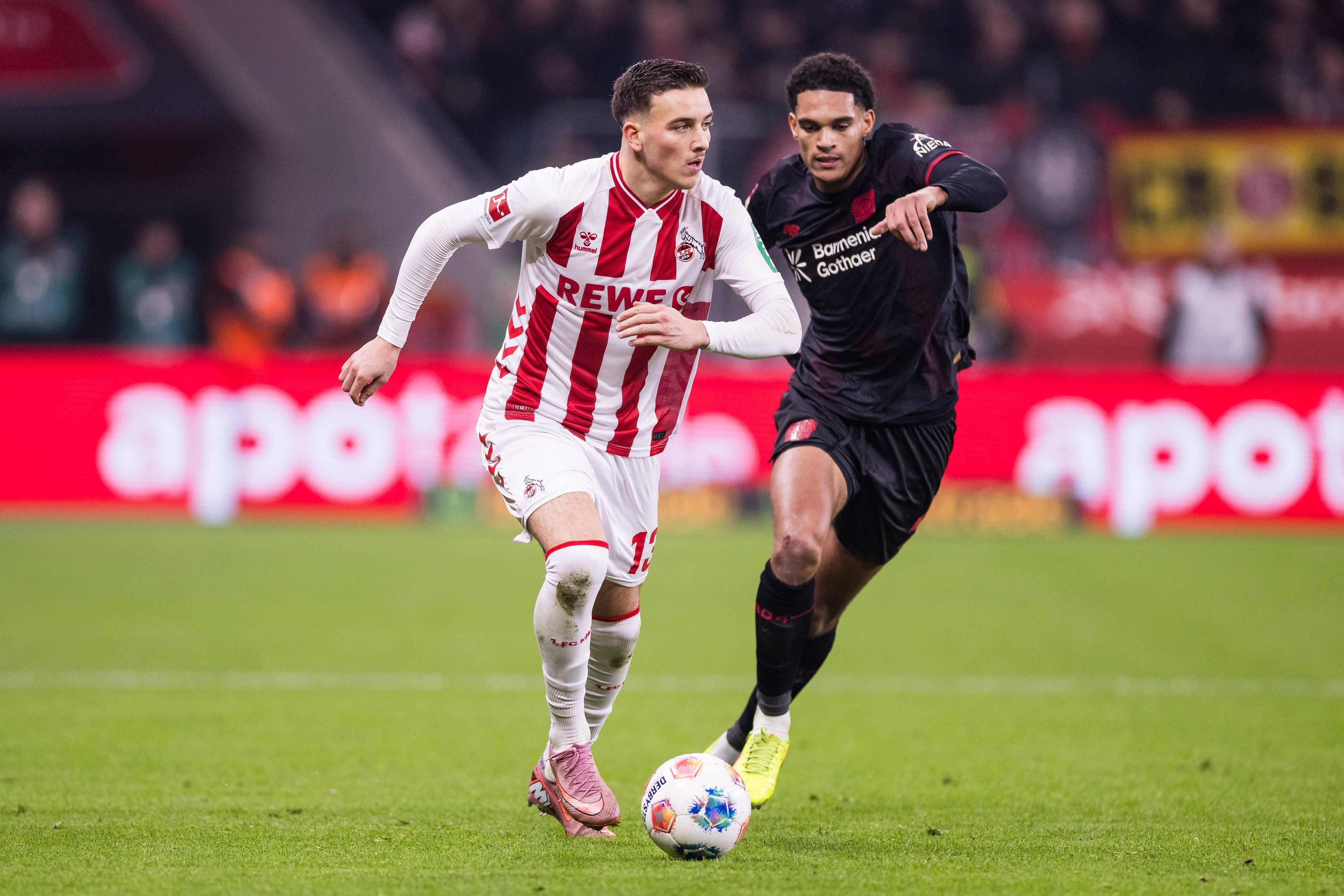 So war es im Hinspiel am 13. Dezember: Kölns Said El Mala (l.) im Duell mit Leverkusens Jarell Quansah. Bayer 04 gewann damals mit 2:0.