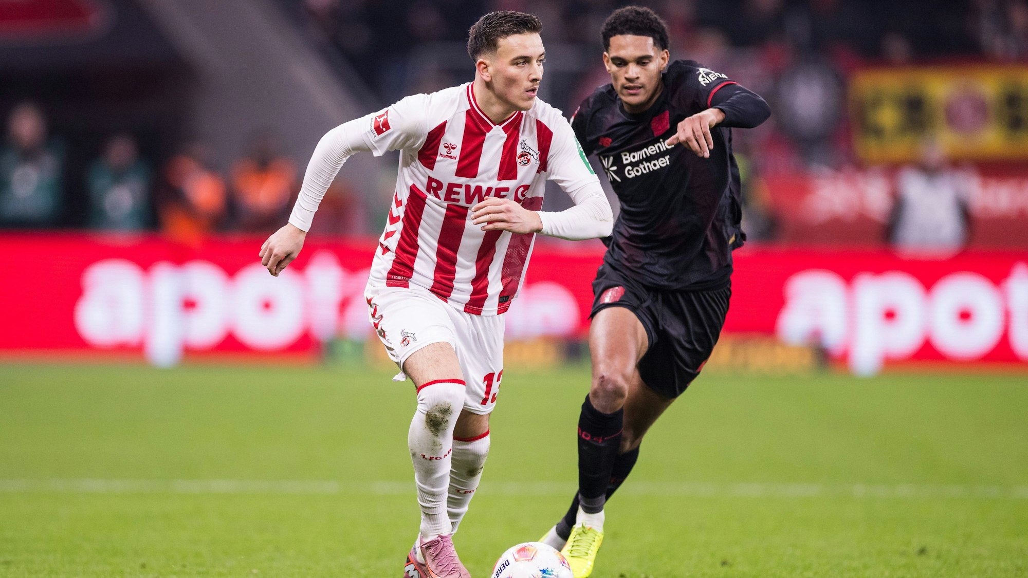 So war es im Hinspiel am 13. Dezember: Kölns Said El Mala (l.) im Duell mit Leverkusens Jarell Quansah. Bayer 04 gewann damals mit 2:0.