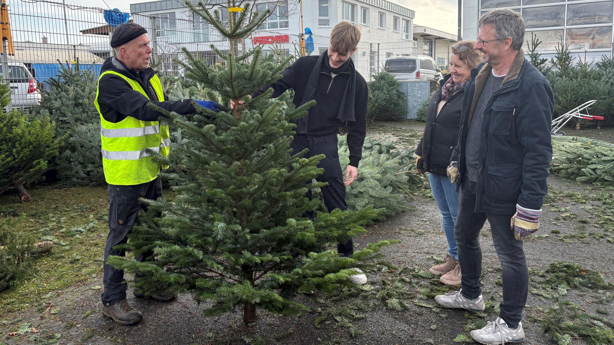Roland und Michaela Pütz mit Sohn Henry werden gut beraten.