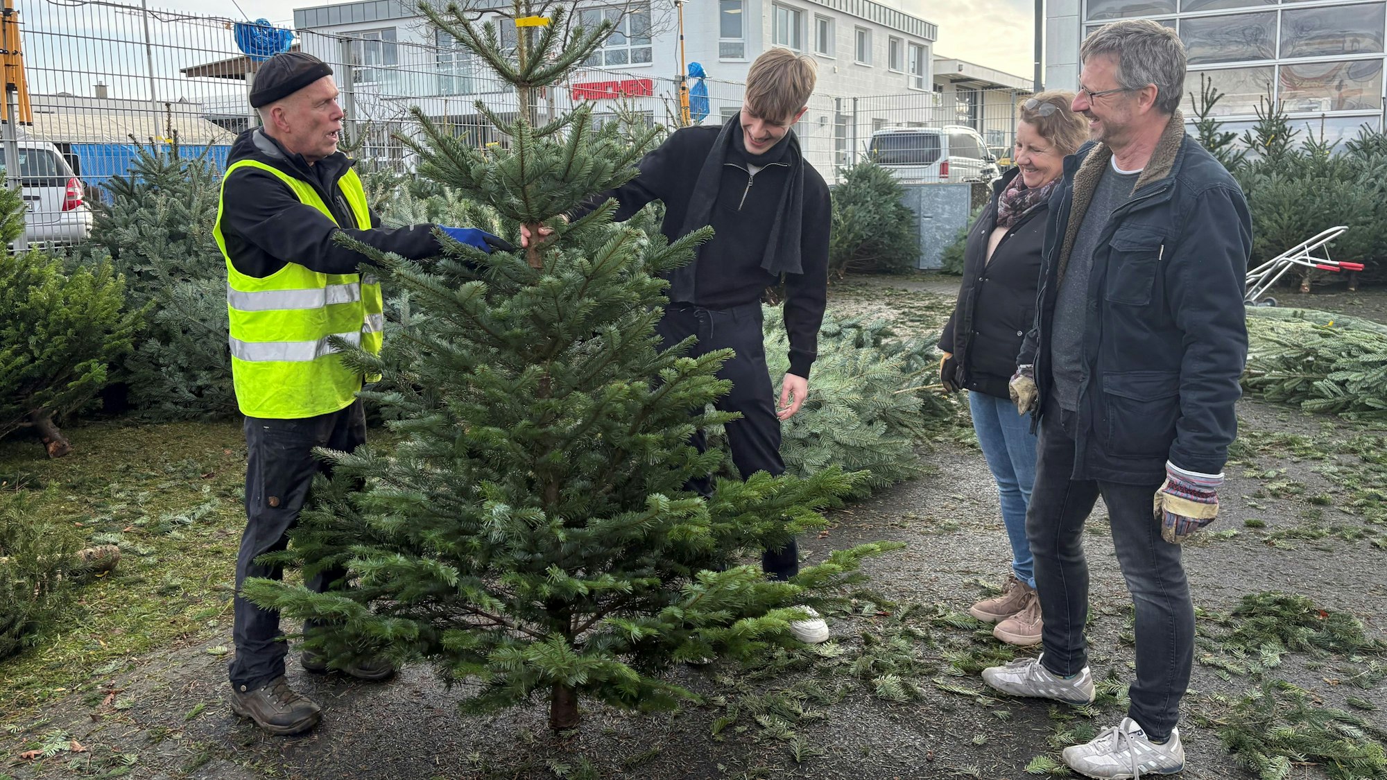 Roland und Michaela Pütz mit Sohn Henry werden gut beraten.