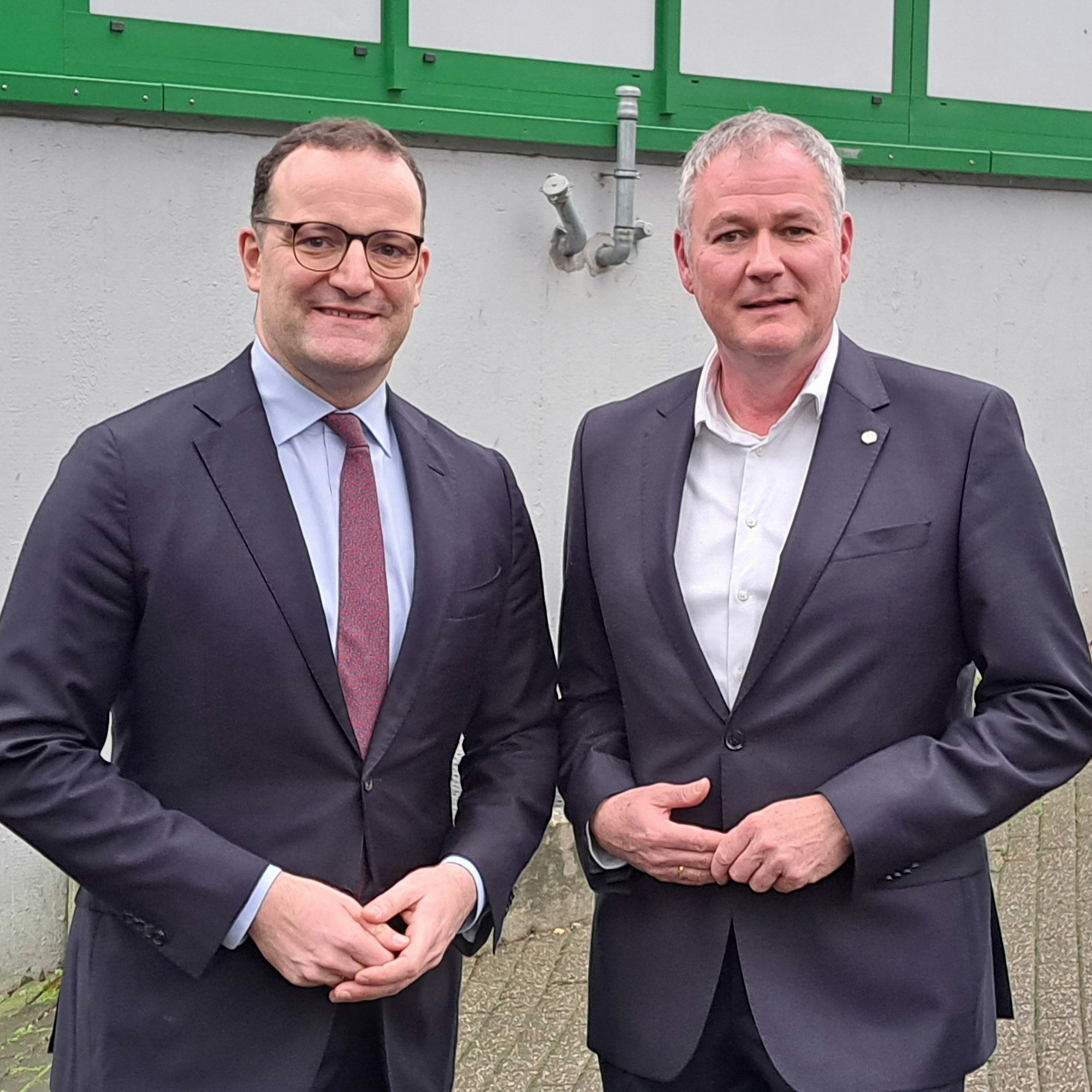 Das Foto zeigt Jens Spahn und Carsten Brodesser.