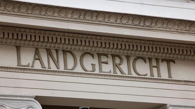 Verfahren am Bonner Landgericht startet holprig: Den vier angeklagten wird Freiheitsberaubung und Bedrohung vorgeworfen