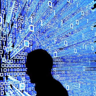 Bankkunden in Deutschland sind immer häufiger bereit, mit ihrem Finanzinstitut digital in Kontakt zu treten und sich auch mit Hilfe von KI beraten zu lassen.