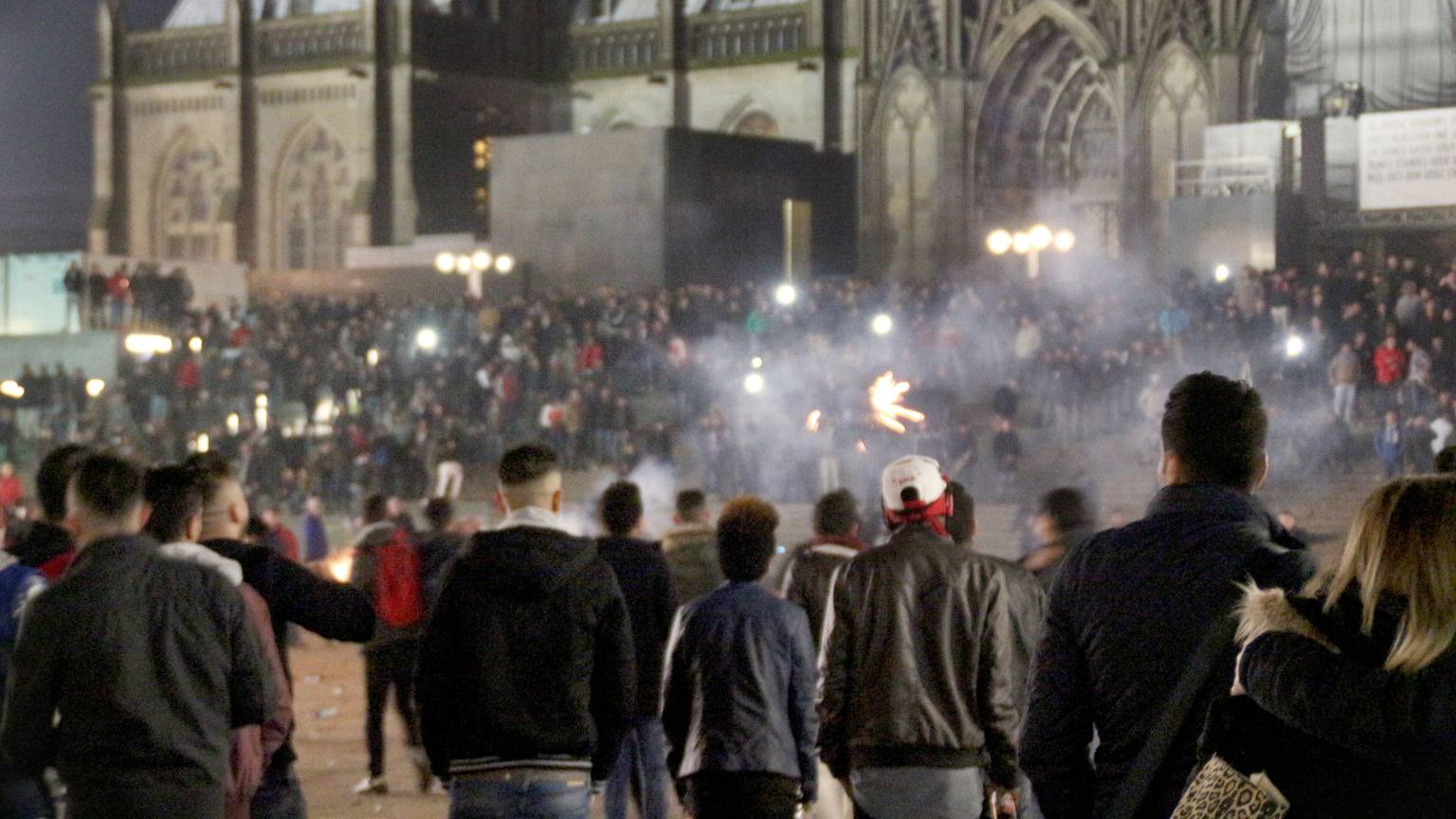In der Silvesternacht waren am Kölner Hauptbahnhof Frauen sexuell belästigt und augeraubt worden.