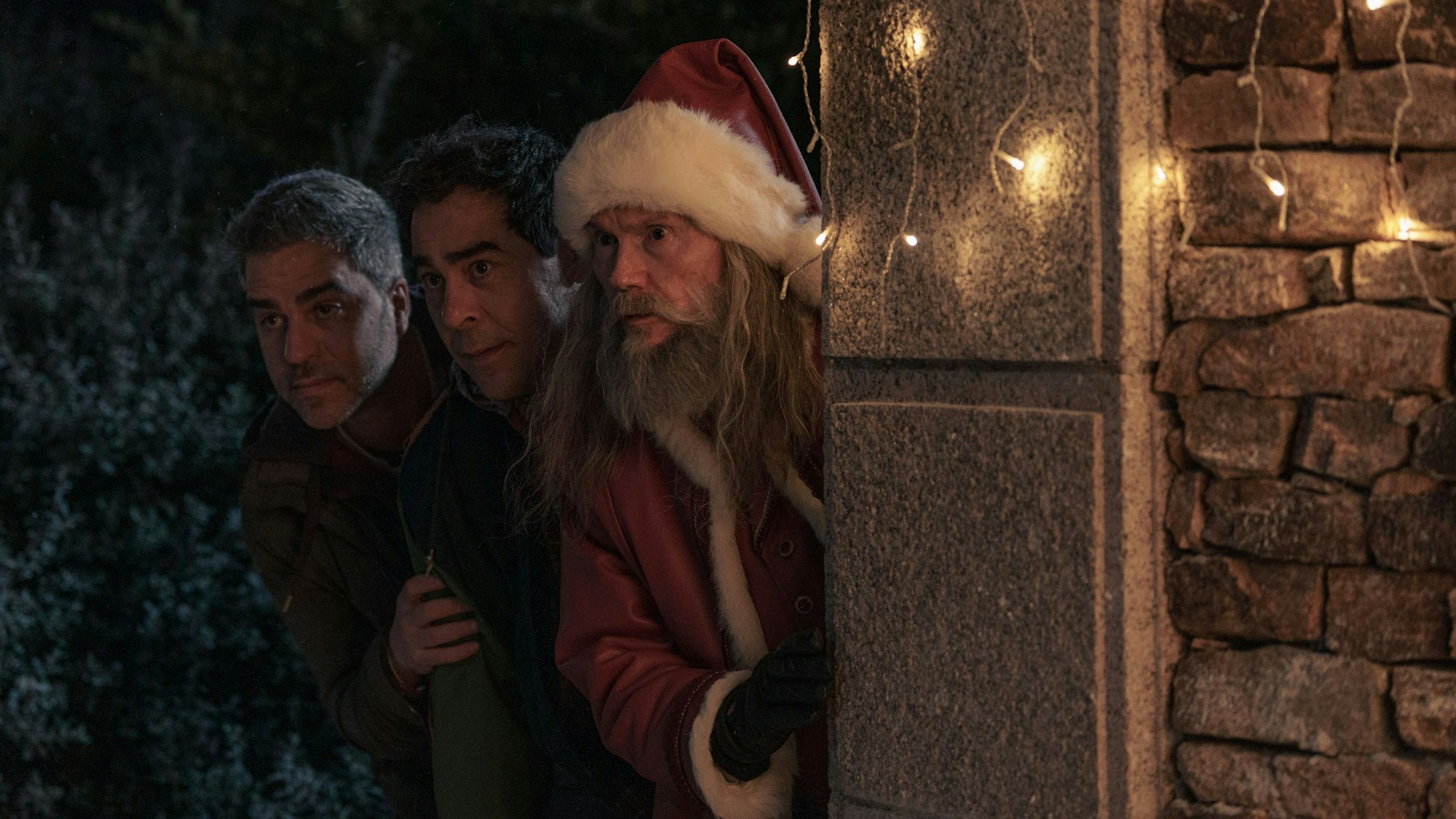 Als mein Vater Weihnachten rettete 2 mit Ernesto Sevilla als Salva, Pablo Chiapella als Rafita, Santiago Segura als Santa.