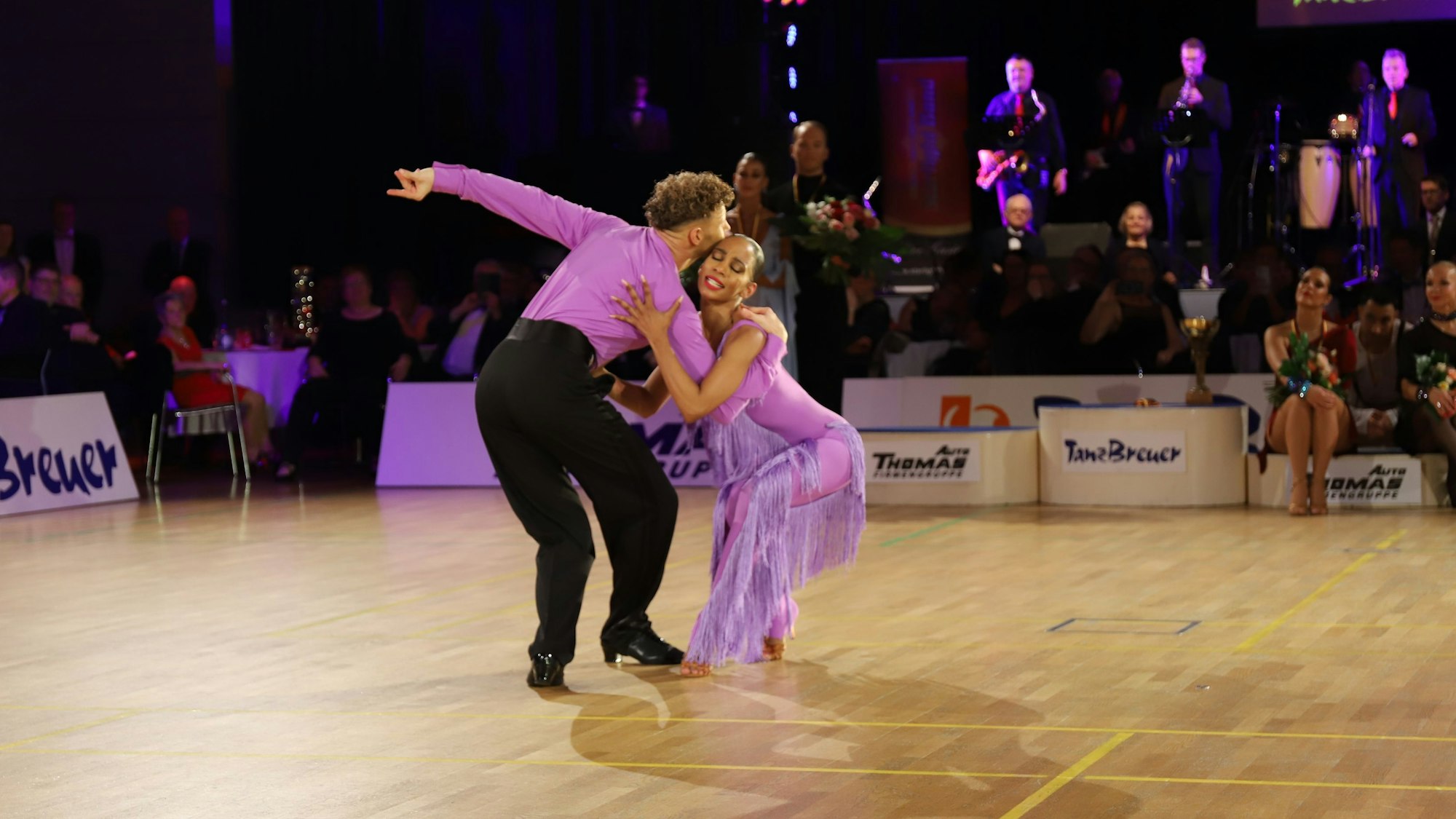Simon Völbel und Maria Schulle sind die neuen Deutsdchen Meister bei der Kür der Lateinamerikanischen Tänze.