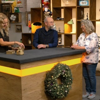 Peter und Beatrix Dirkmann (v.r.) mit Horst Lichter und Annika Raßbach bei „Bares für Rares“.