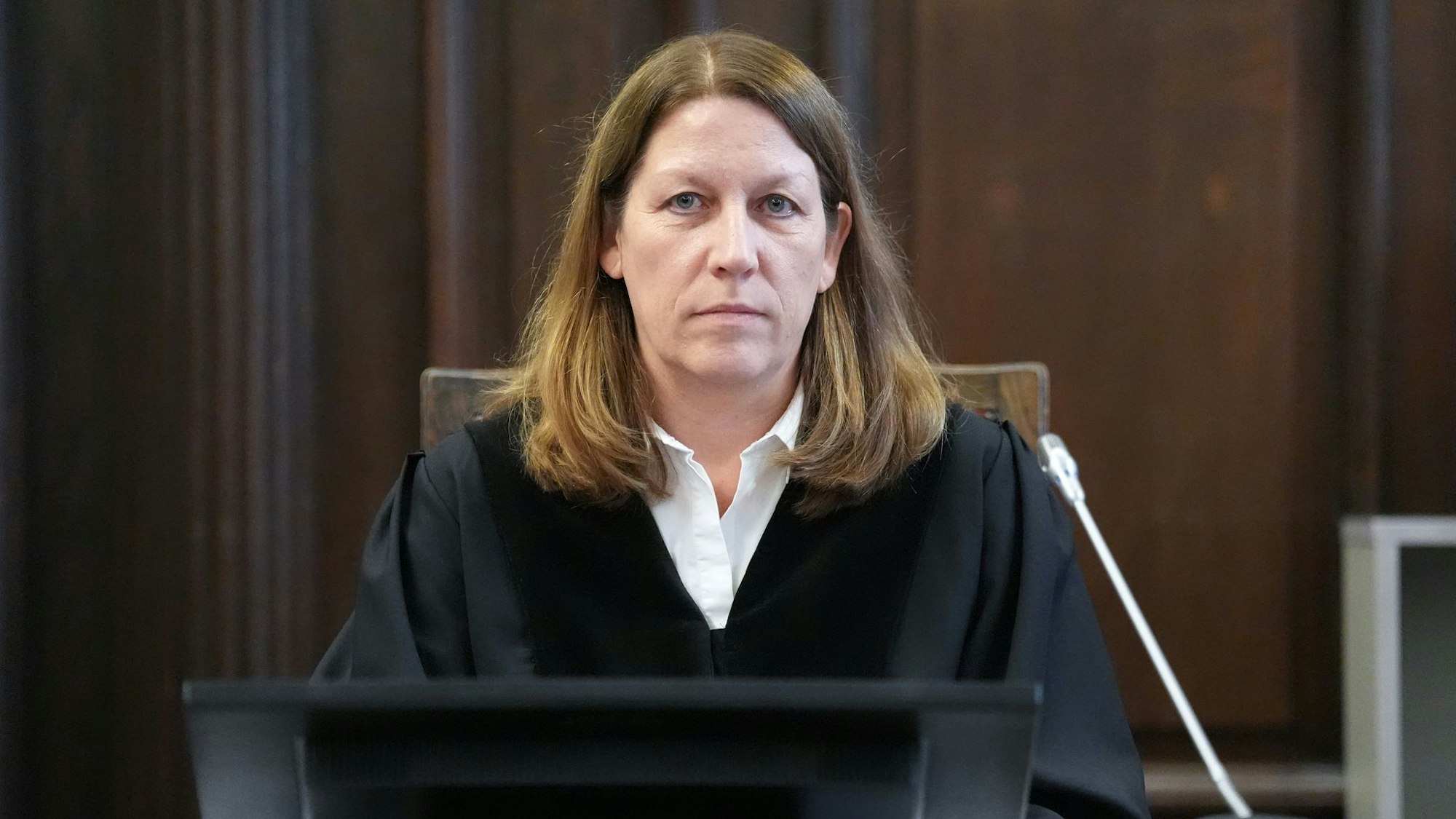 Die Vorsitzende Richterin Isabel Hildebrandt hat viele Fragen an den mutmaßlichen Chef der Entführer.