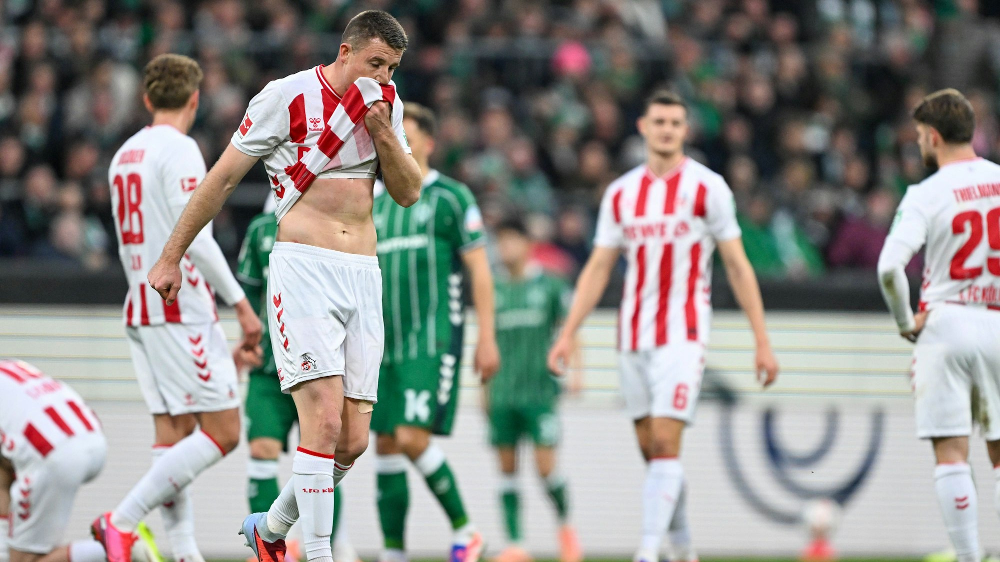 Nach seiner Verletzung beim Spiel in Bremen (1:1) trainiert Dominique Heintz wieder.