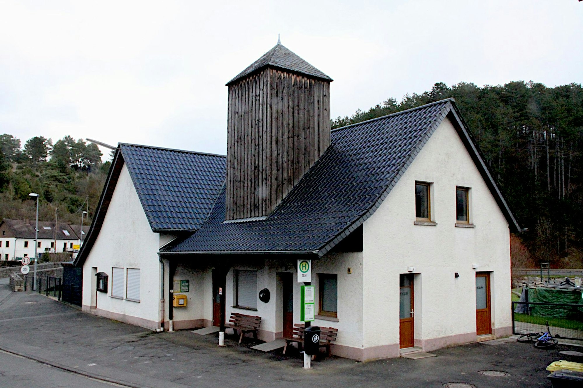Das Bürgerhaus in Blankenheim-Ahrdorf besitzt einen hölzernen Turm.