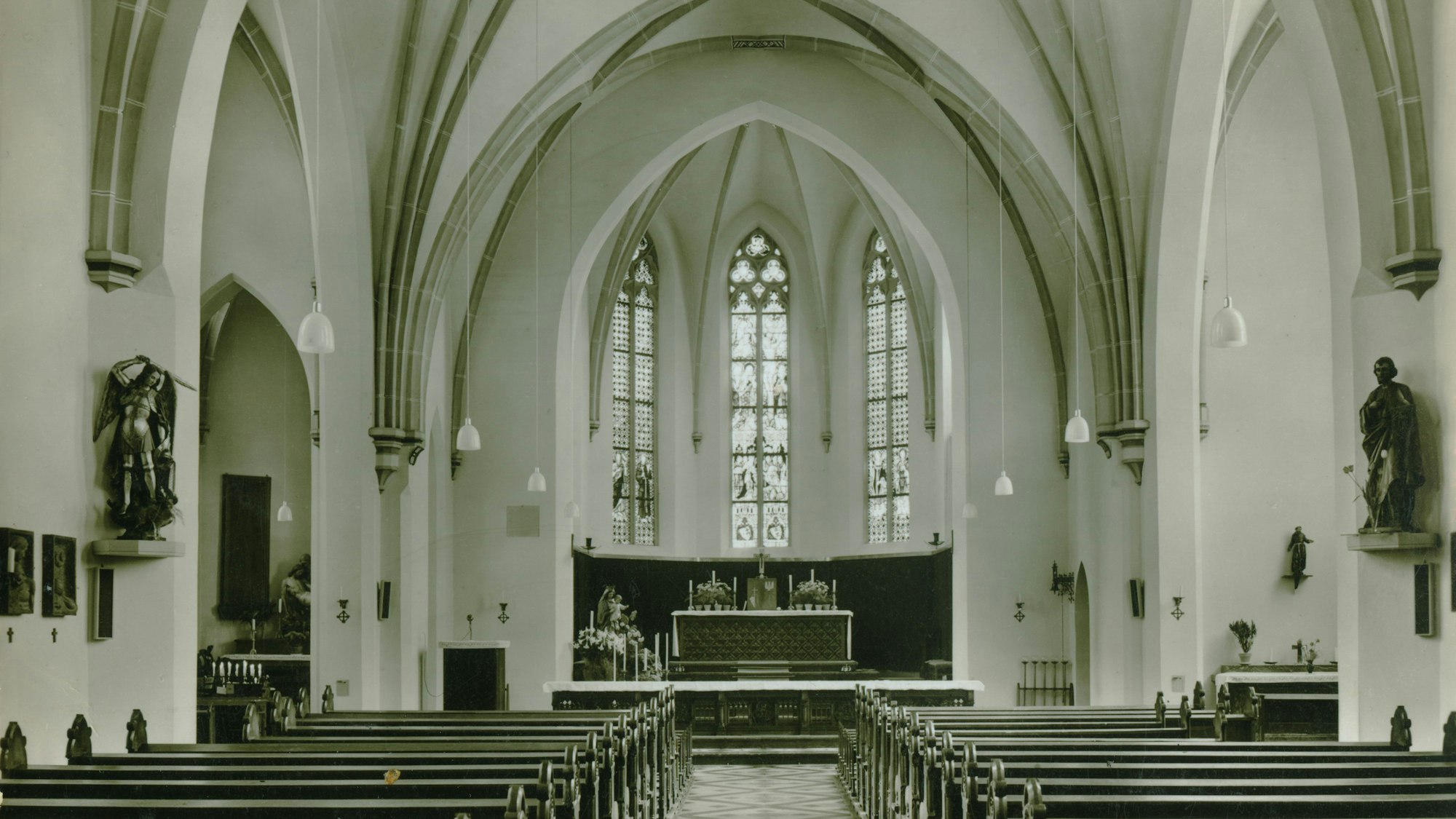 Der Blick in das alte Kirchenschiff.