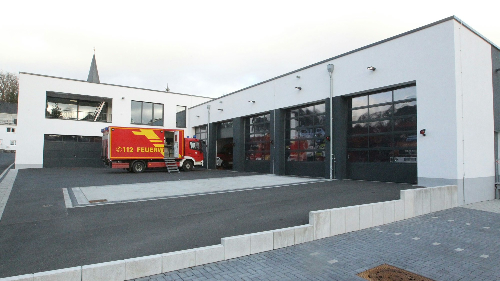 Das Feuerwehrhaus in Herchen im heutigen Zustand nach der Fertigstellung.