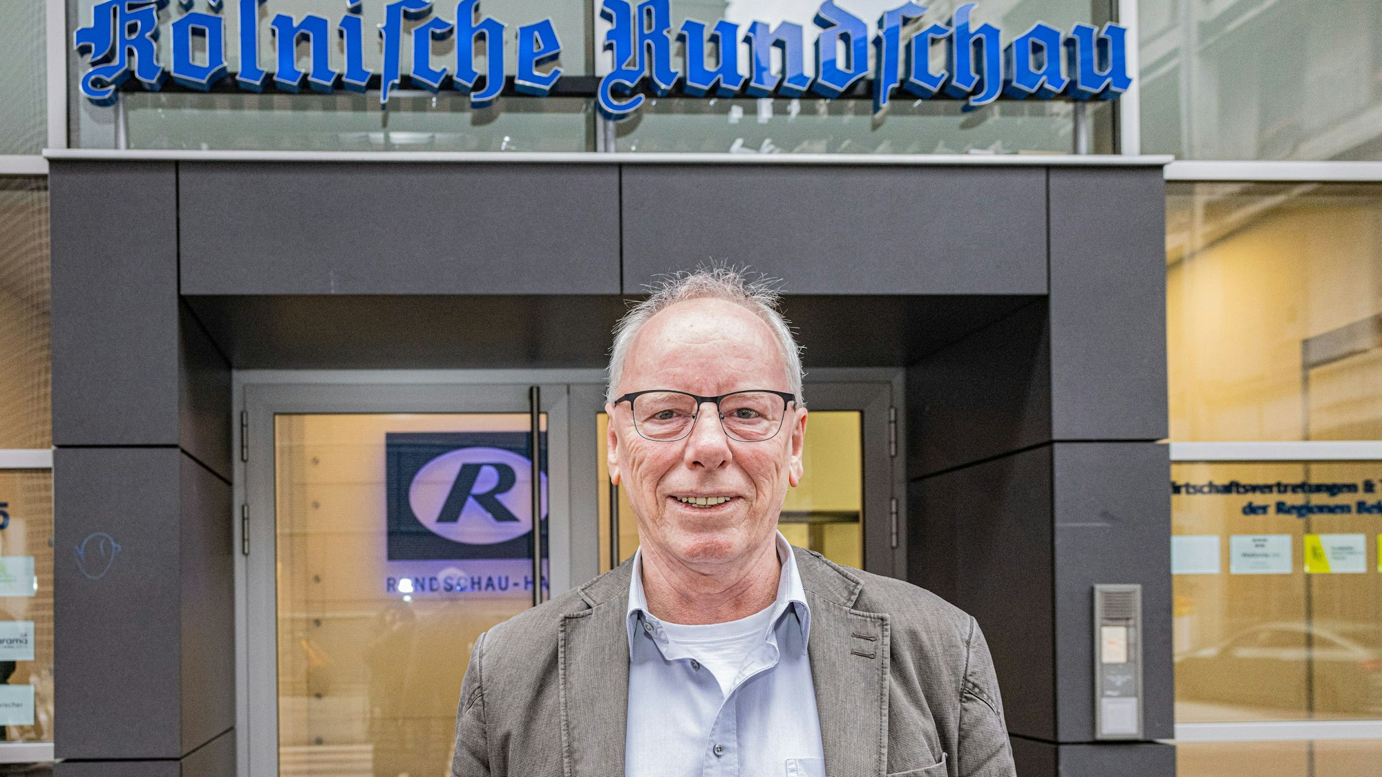Uwe Sölla vor der Rundschau-Haus.