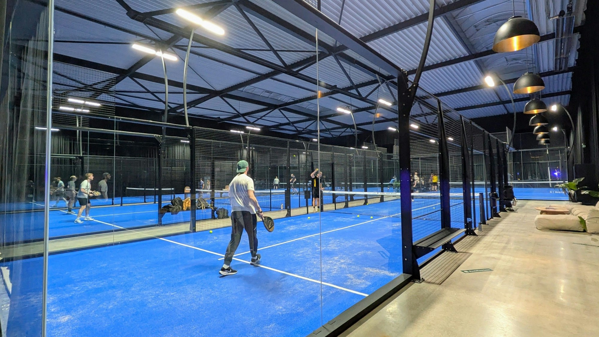 Alles Transparent: Die Plätze liegen eng beieinander.