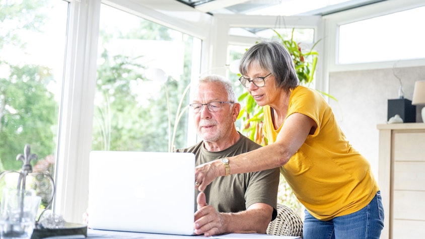 Nicht vorschnell kündigen: Wer seinen Riester-Vertrag pausiert, schützt sein Geld und die Zulagen.