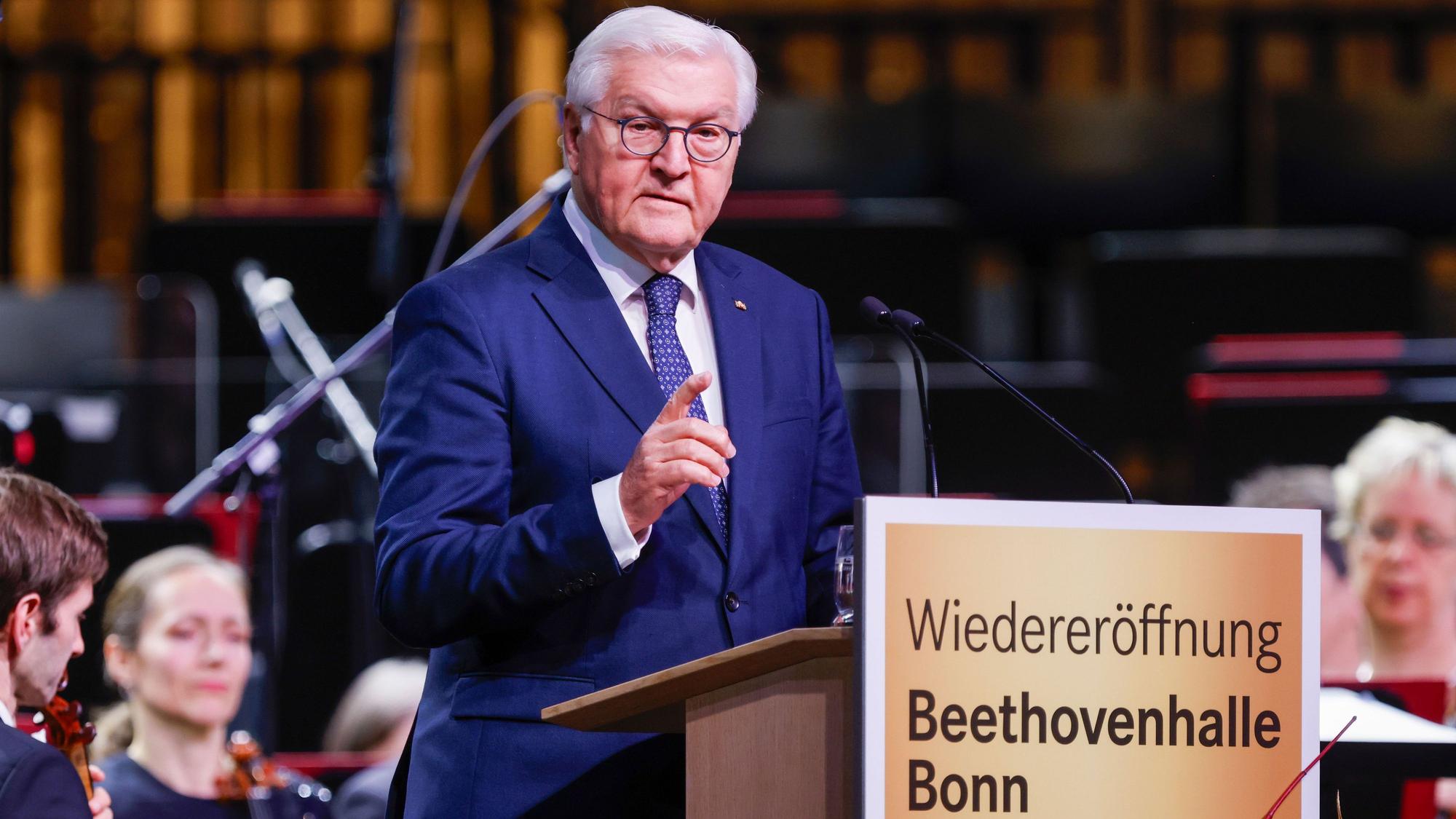 Bundespräsident Frank-Walter Steinmeier während seiner Ansprache zur Wiedereröffnung der Beethovenhalle Bonn.