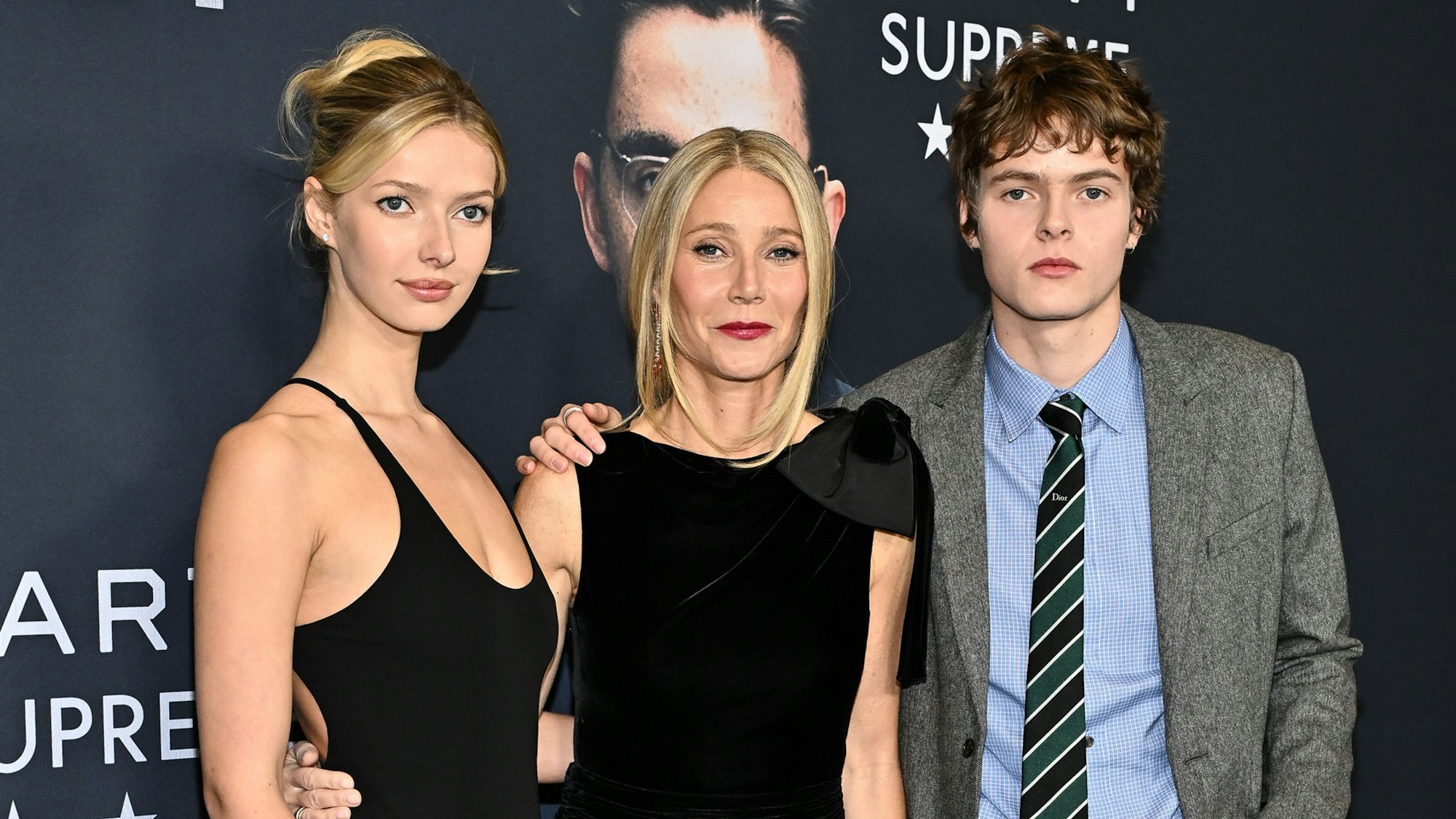 Apple Martin (v.l.n.r.), Gwyneth Paltrow und Moses Martin besuchen eine Aufführung von „Marty Supreme“ in New York.