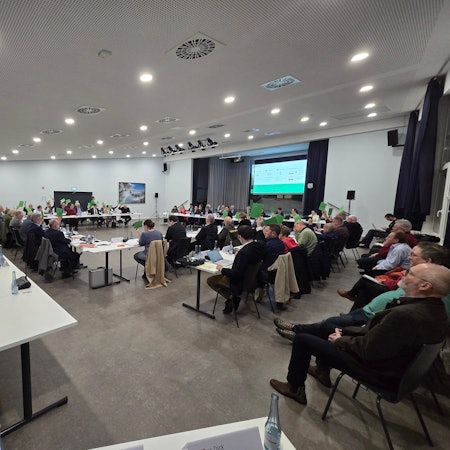 Eine große Runde bei der Abstimmung.