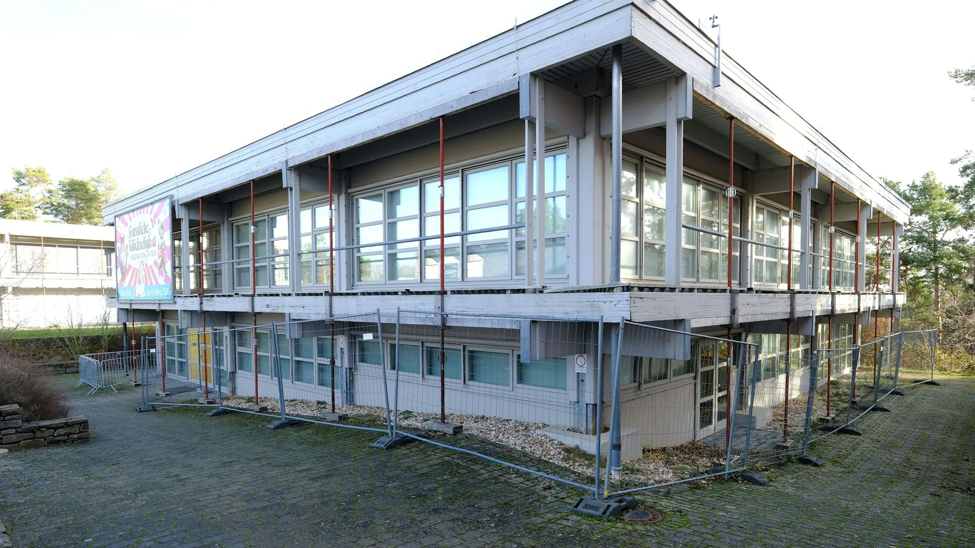 Einer der maroden Ausstellungspavillons im LVR-Freilichtmuseum in Kommern, die im Jahr 2026 renoviert werden sollen.