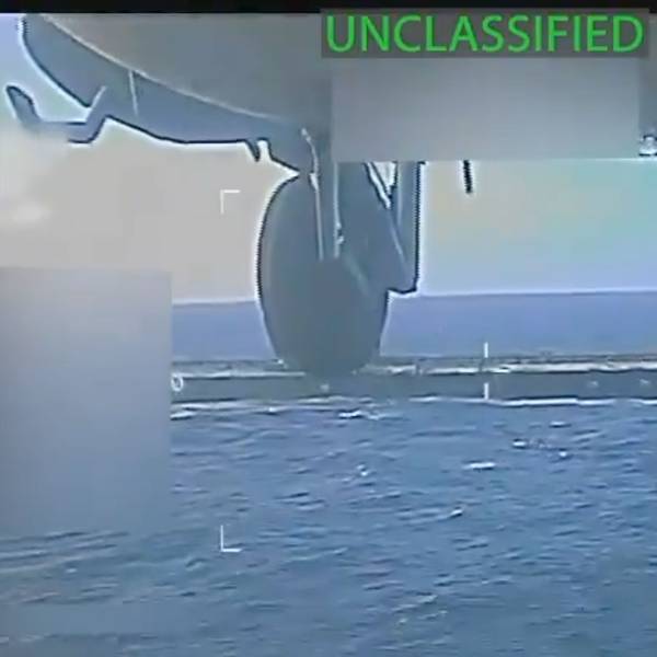 Dieses Bild aus einem Video, das auf dem X-Account von Generalstaatsanwältin Pam Bondi gepostet und von der Quelle teilweise unkenntlich gemacht wurde, zeigt einen Öltanker, der von den US-Streitkräften vor der Küste Venezuelas beschlagnahmt wird.
