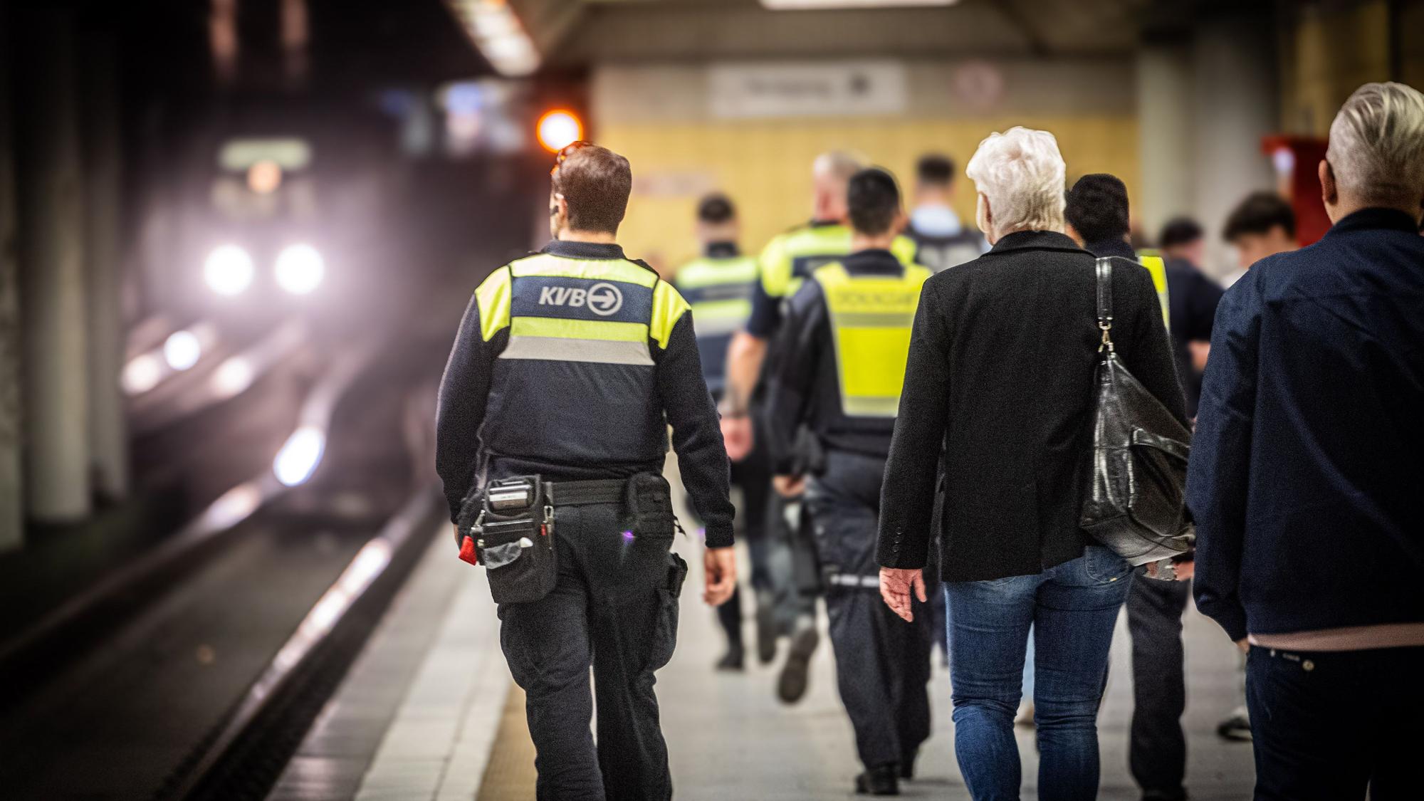 Mit dem Sicherheitskonzept „SOS“ sollen ab Januar vor alllem die U-Bahnhaltestellen in der Innenstadt besser überwacht werden. Das Geld dafür müssen die KVB weiterhin selbst aufbringen.