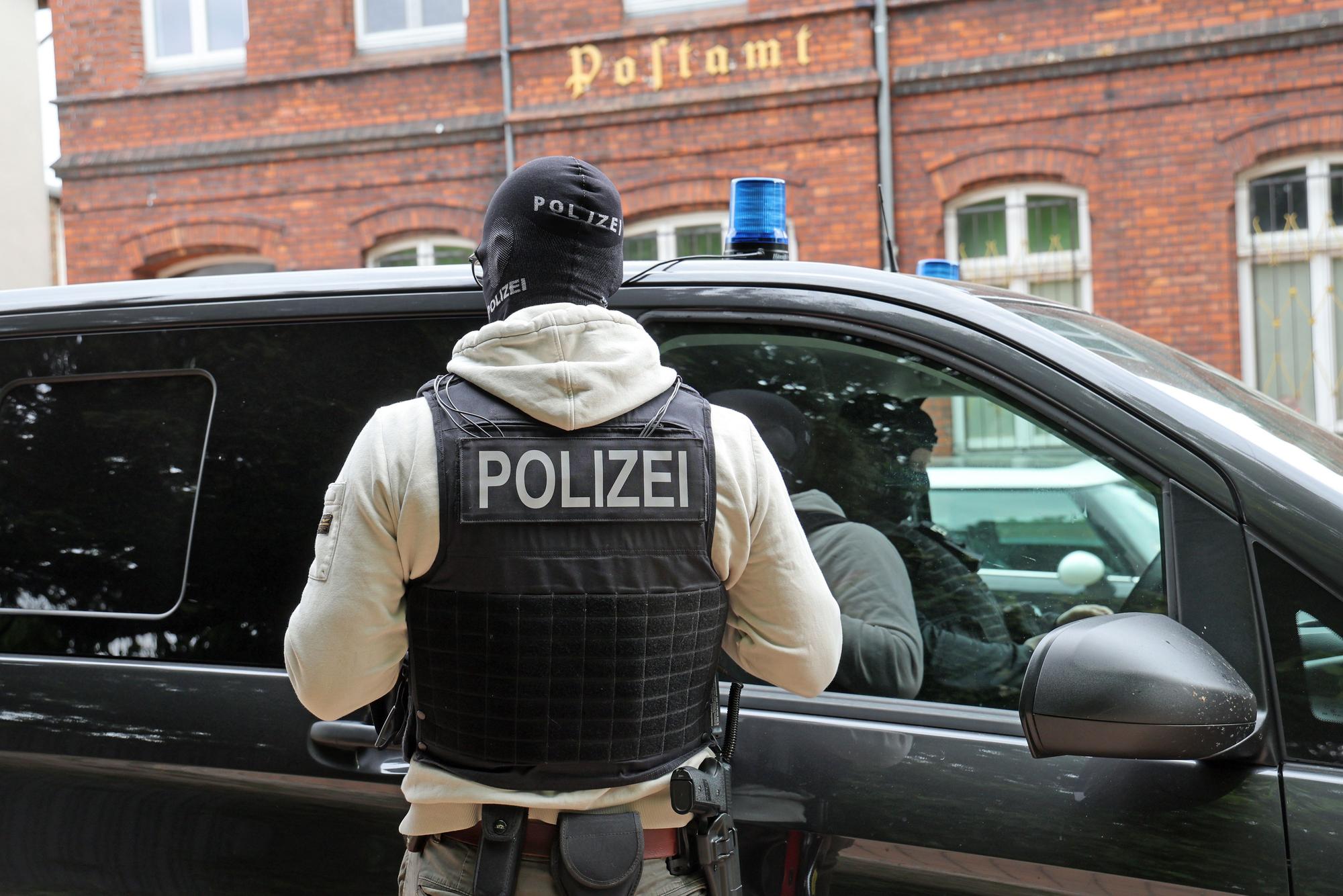 Neubukow: Polizei durchsucht Räume im Gebäude „Altes Postamt“.