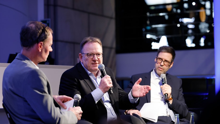 Nahm sich Zeit: OB Torsten Burmester (M.) im Gespräch mit Rundschau-Lokalchef Jens Meifert (l.) und dem stellvertretenden Redaktionsleiter Ingo Schmitz.