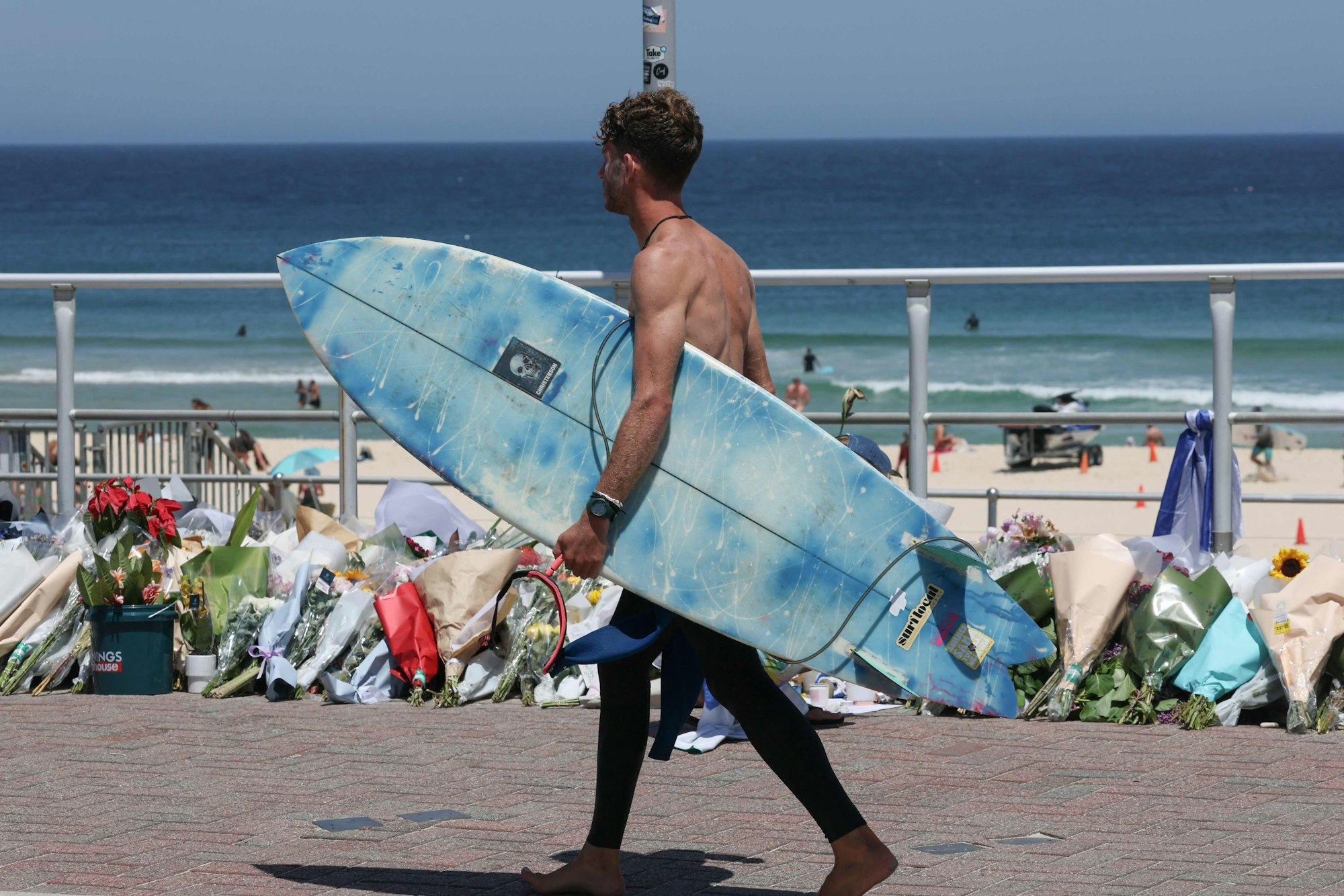 Rückkehr zur Normalität: Ein Surfer am Bondi Beach