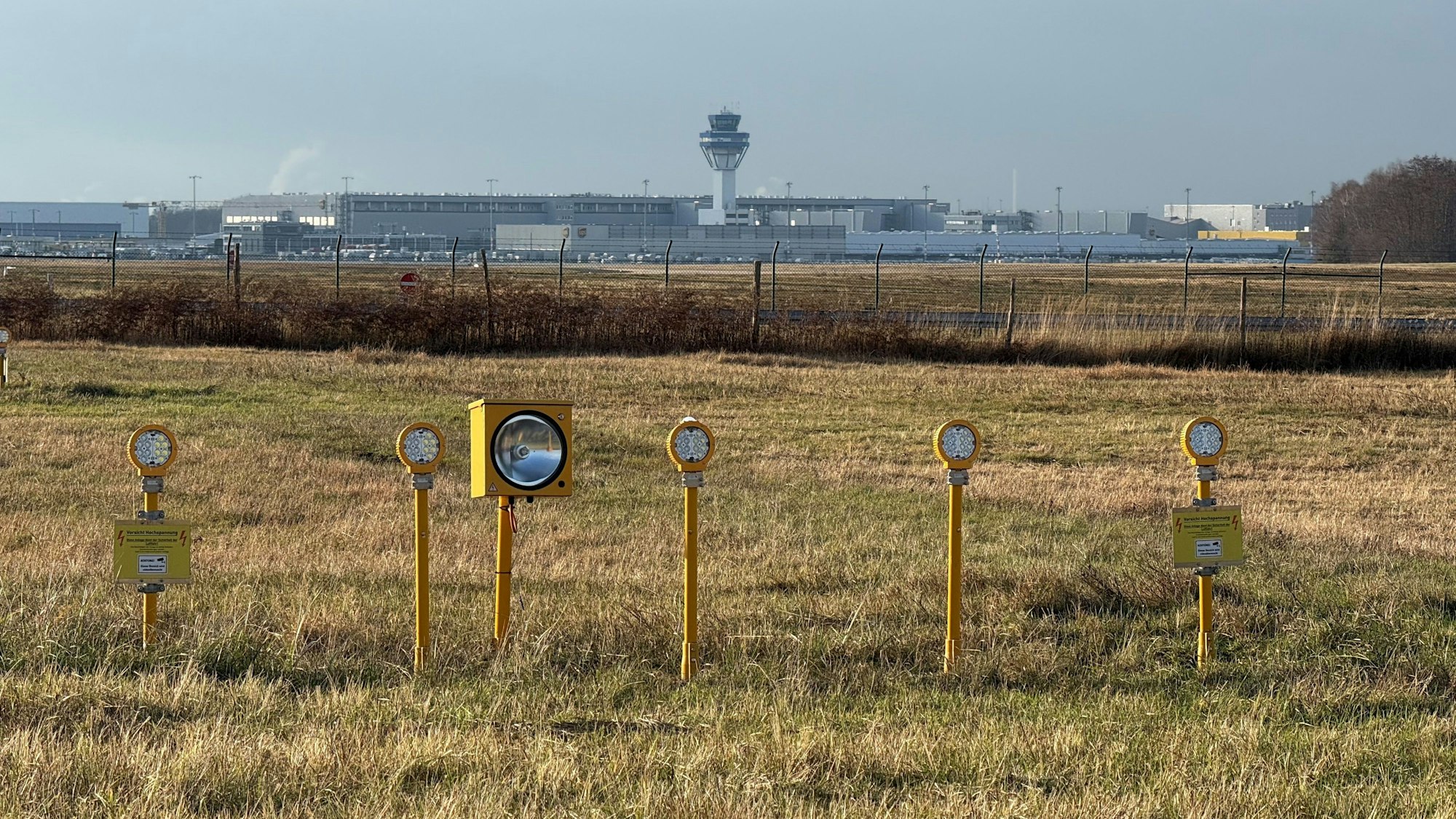 Wandern Wanderung Wahner Heide Altenrath Troisdorf
Der Flughafen Köln/Bonn steht im zweiten Teil der Wanderung im Mittelpunkt.